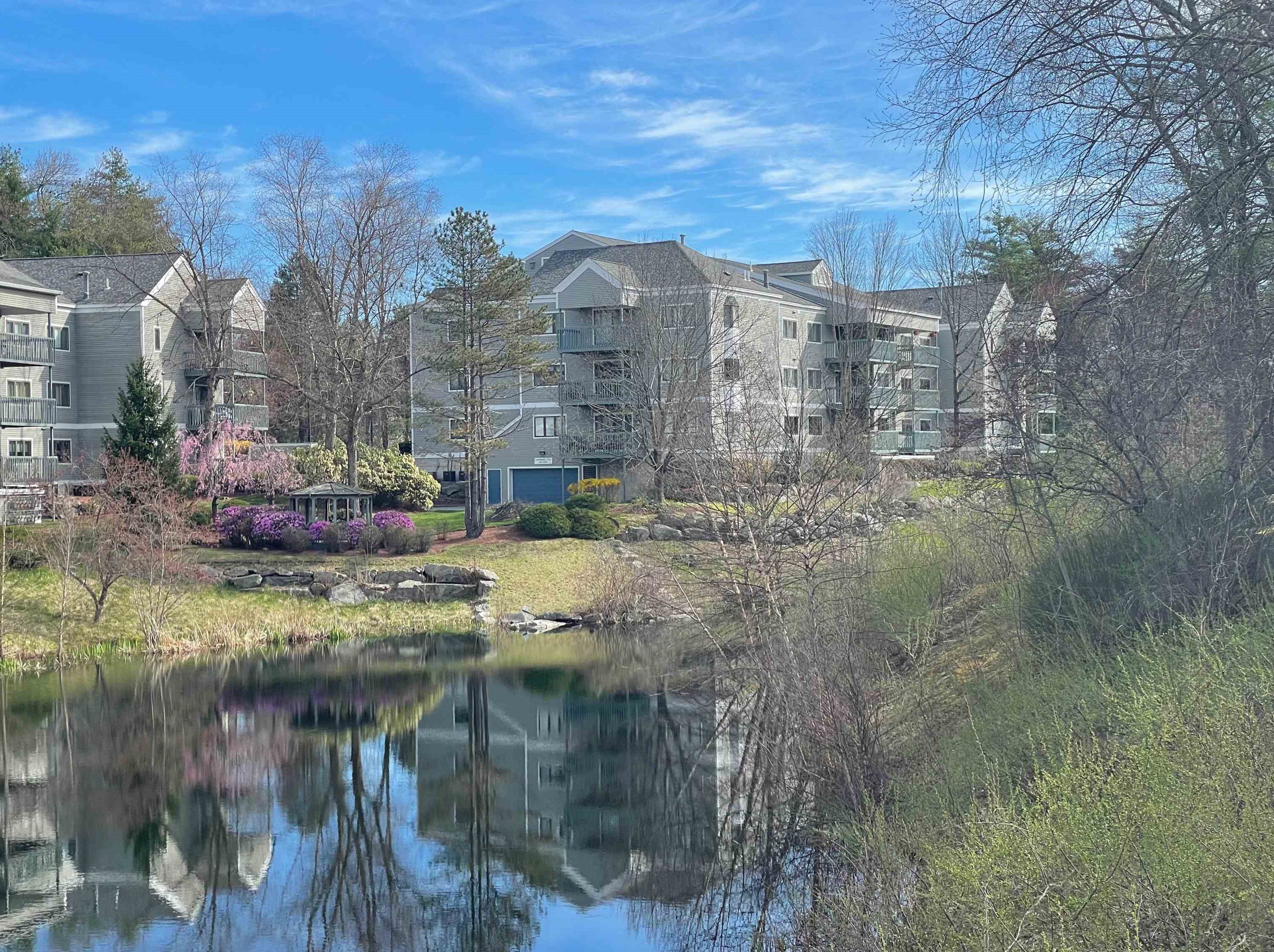 30 Ledgewood Hills Dr, Nashua NH  03062-4431 exterior