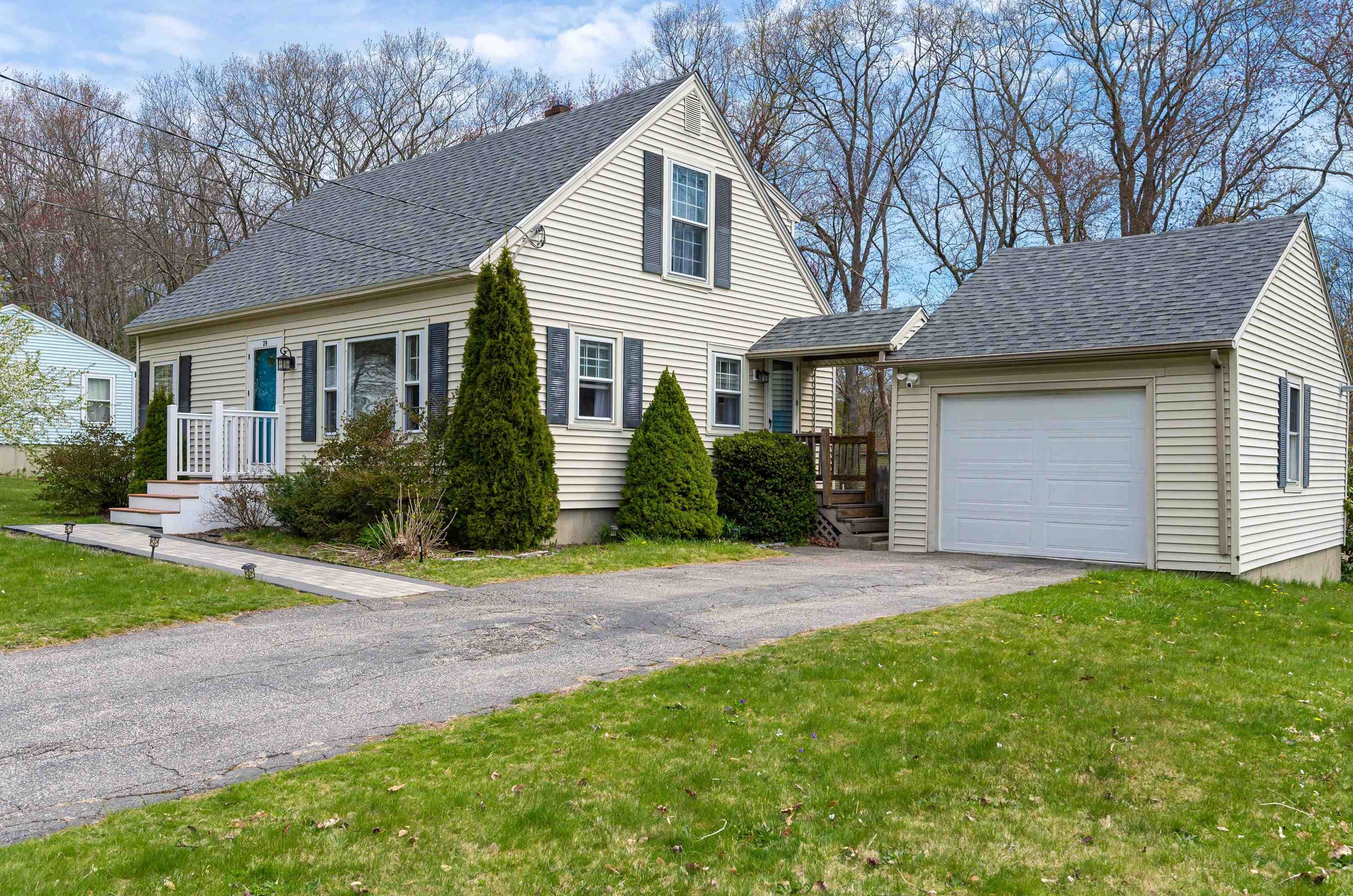 29 Janet Ct, Manchester, NH 03103