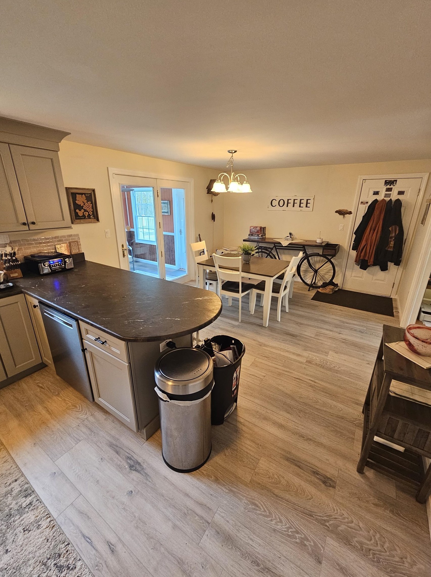 68 Naticook Rd, Merrimack NH  03054-4219 exterior