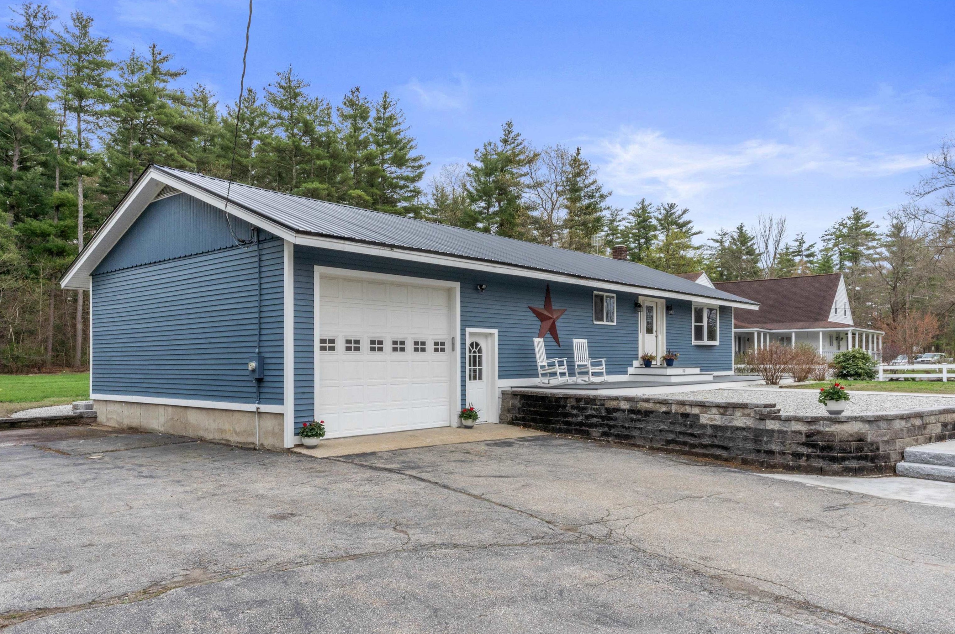 50 Sebbins Pond Dr, Manchester, NH 03110-6630