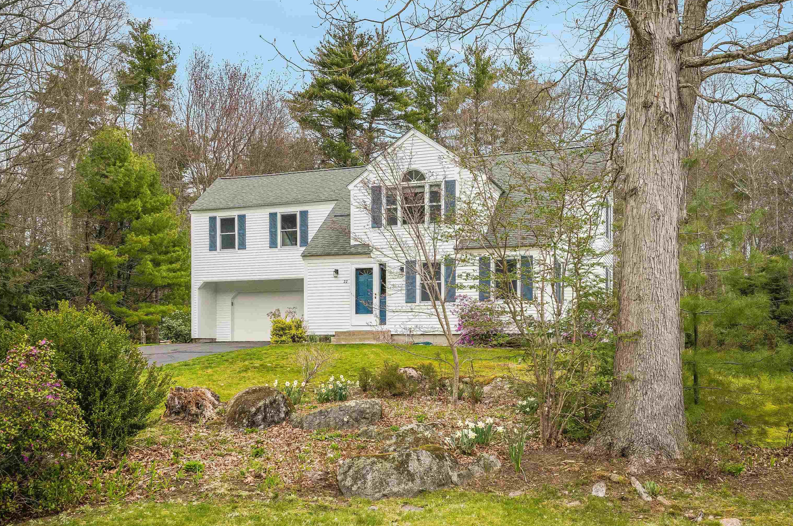 22 Grafton Dr, Manchester, NH 03110