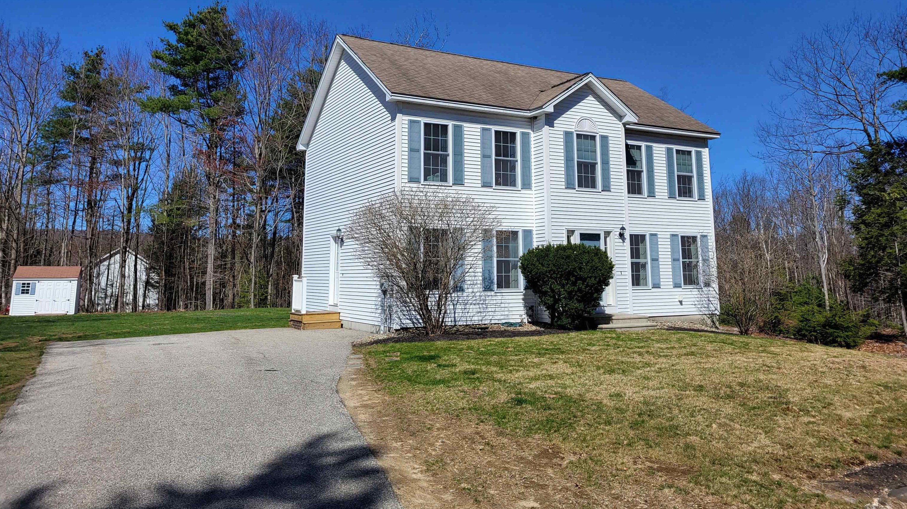 67 Holly Hill Farm Rd, Weare, NH 03281-4918