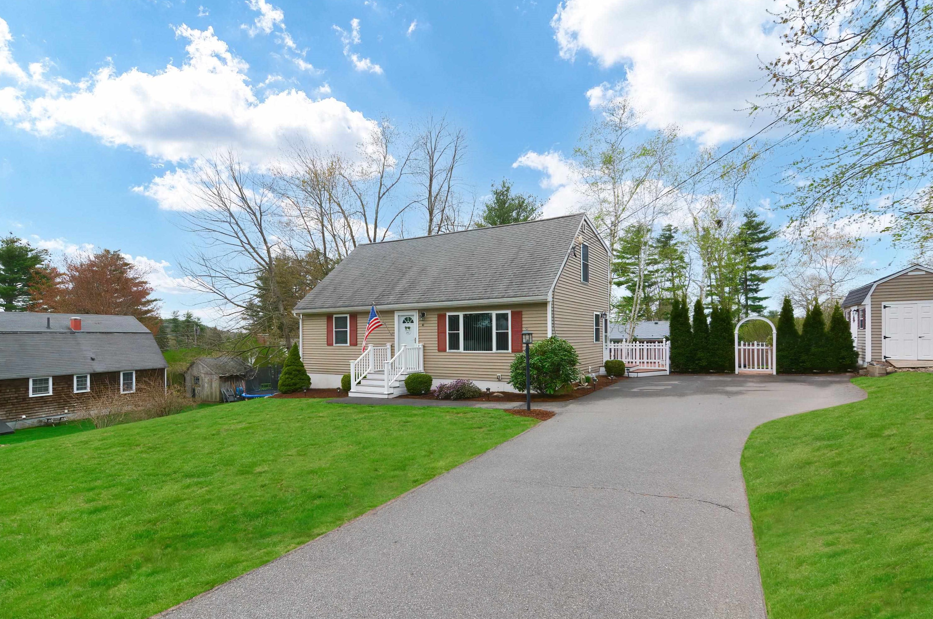41 Norwich Rd, Nashua, NH 03062-2007