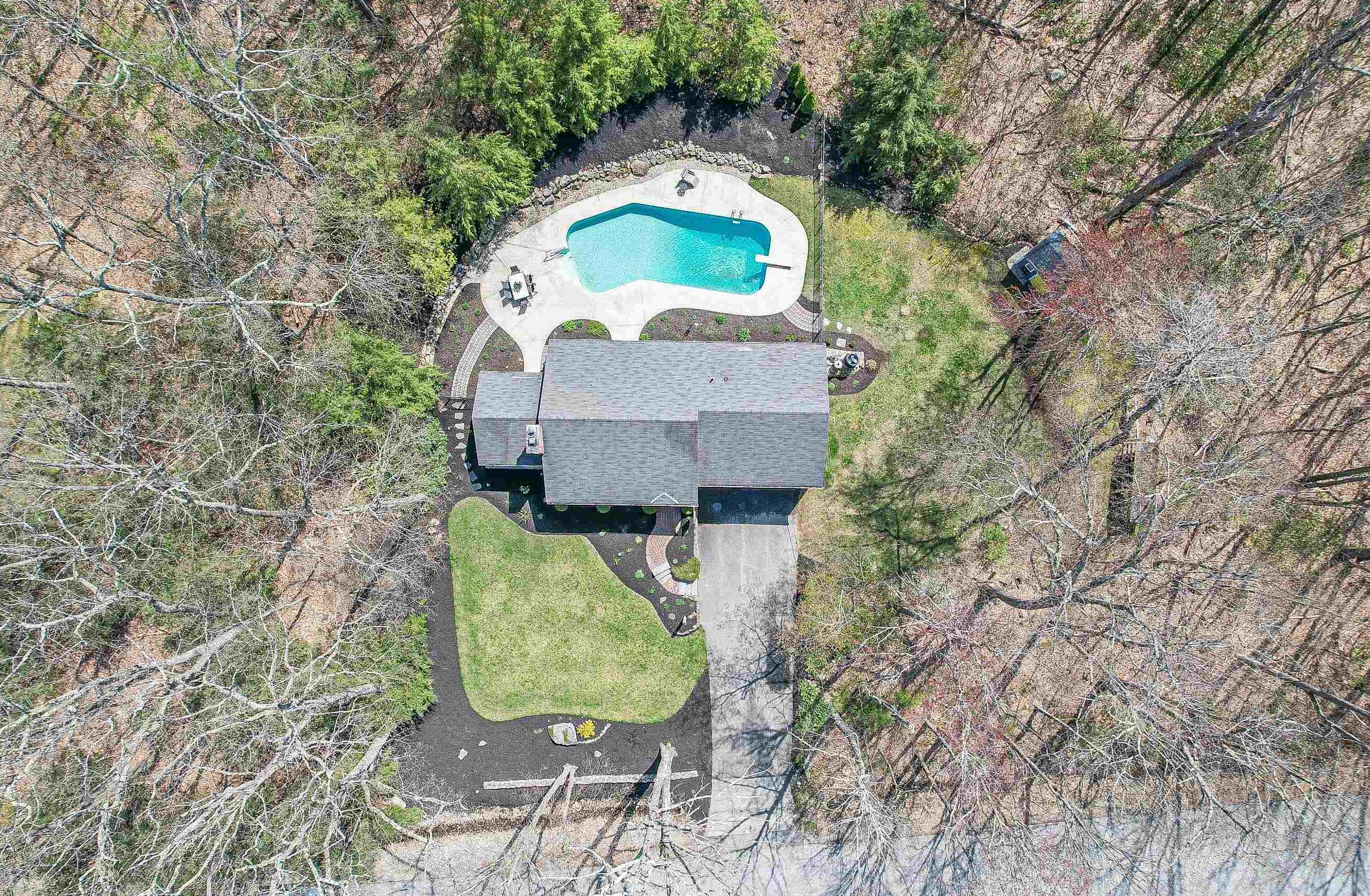 7 Wildwood Dr, Manchester, NH 03110-5743