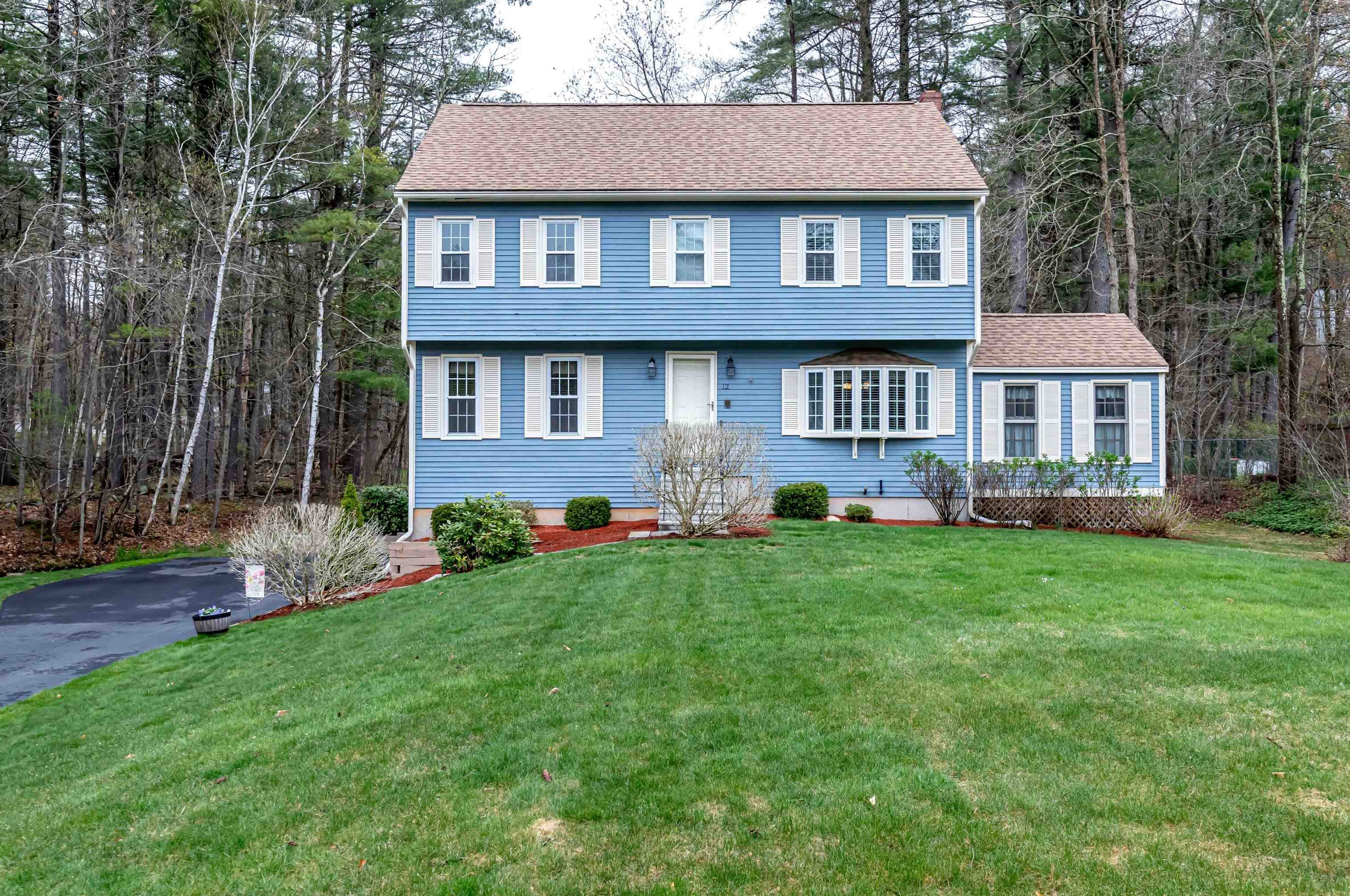 12 King Arthur Dr, Londonderry, NH 03053-2820