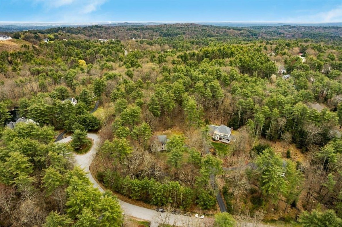 53 Catesby Ln, Manchester, NH 03110-4535