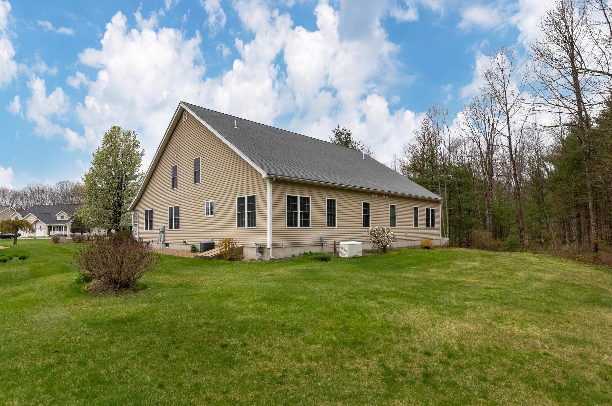 3 Arbor Cir, Hudson NH  03052-2648 exterior