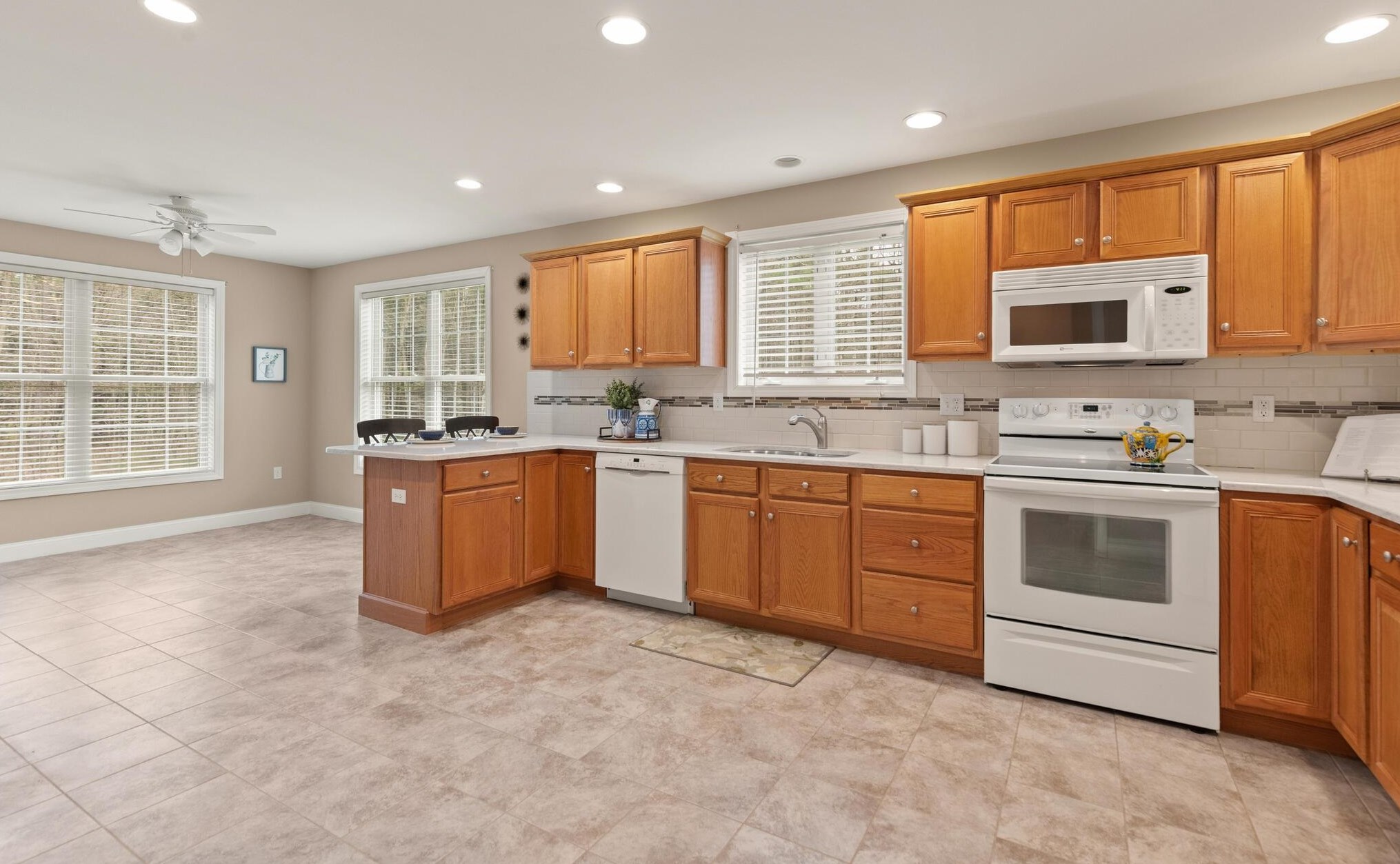 3 Arbor Cir, Hudson NH  03052-2648 exterior