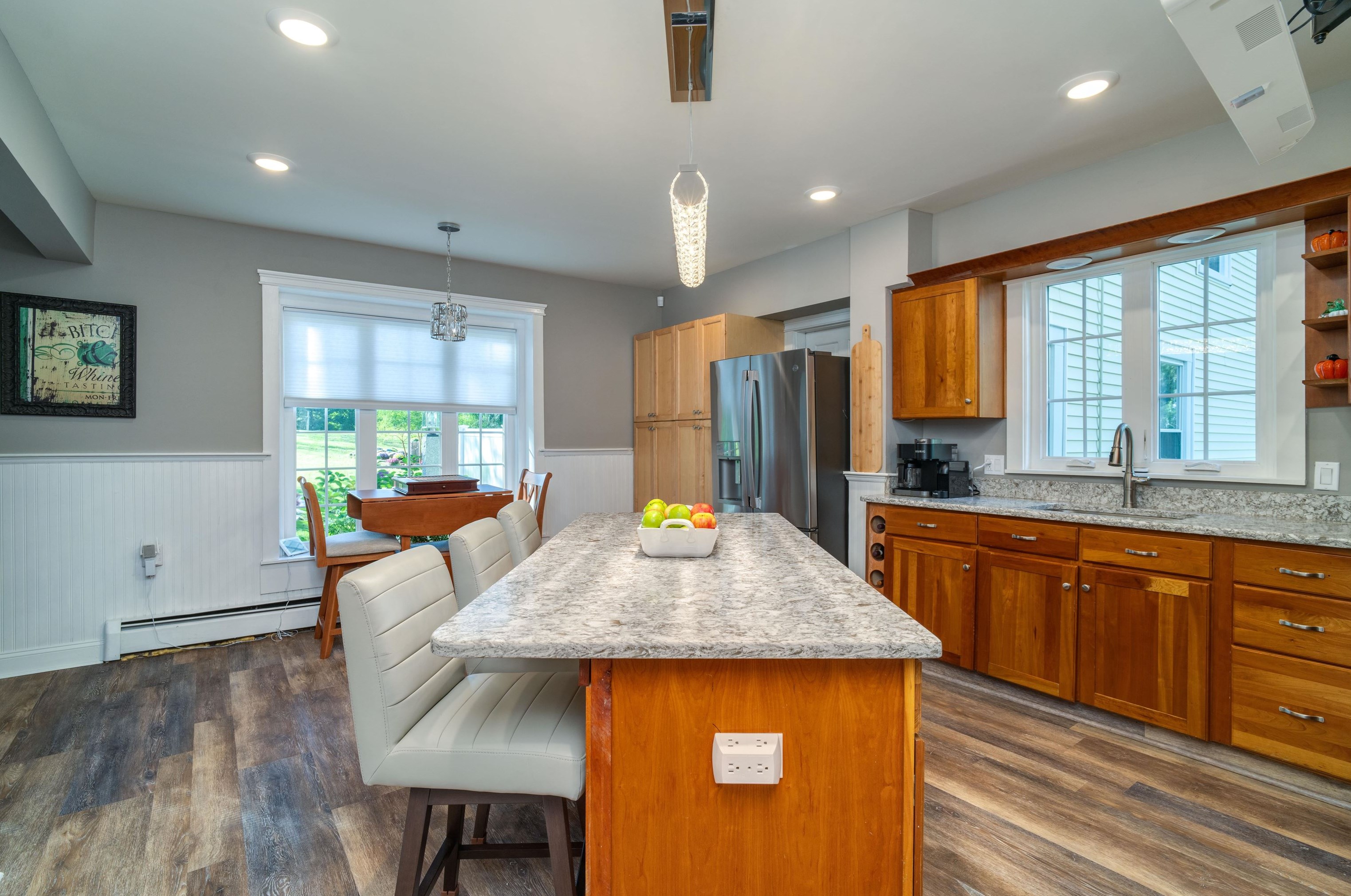 2 Emery Ln, Stratham NH  03885-2309 exterior