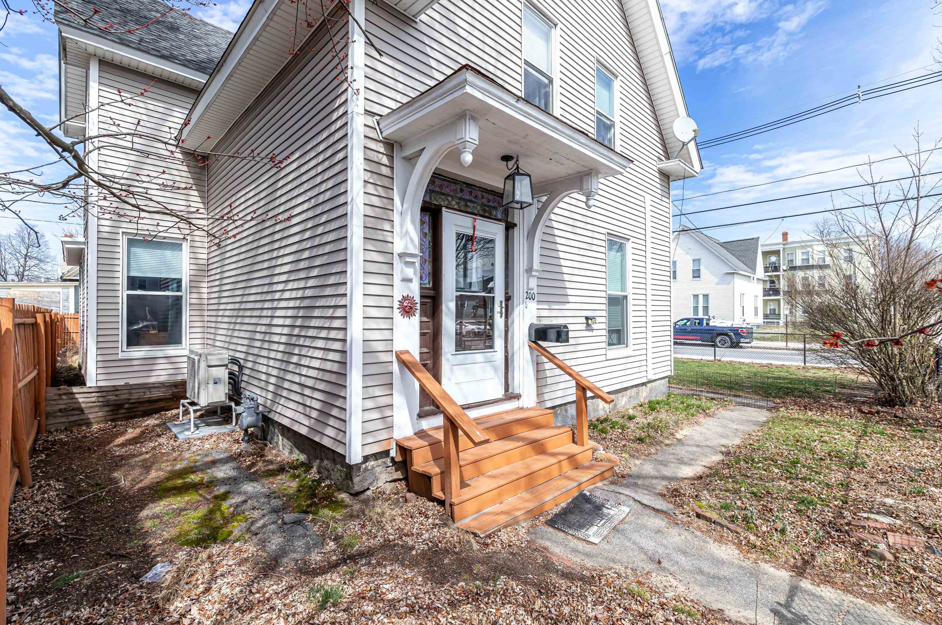200 Laurel St, Manchester NH  03103-4740 exterior