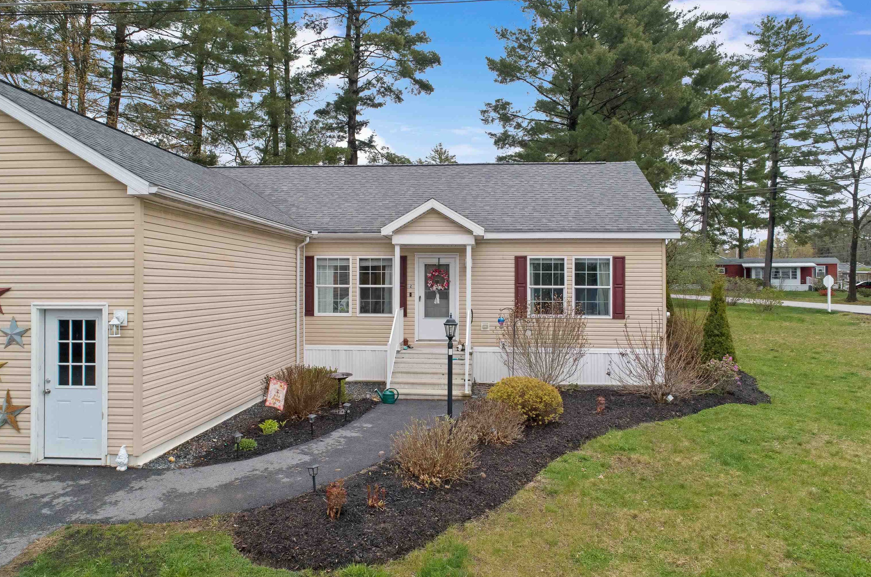 2 Highridge Trl, Concord, NH 03301