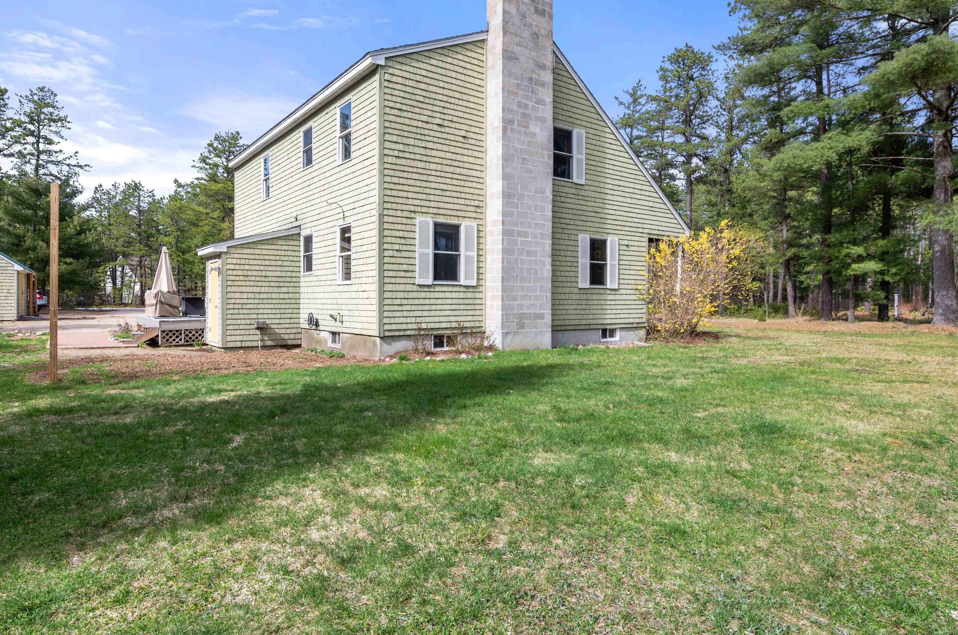 11 Hawthorn Ct, Tamworth, NH 03886