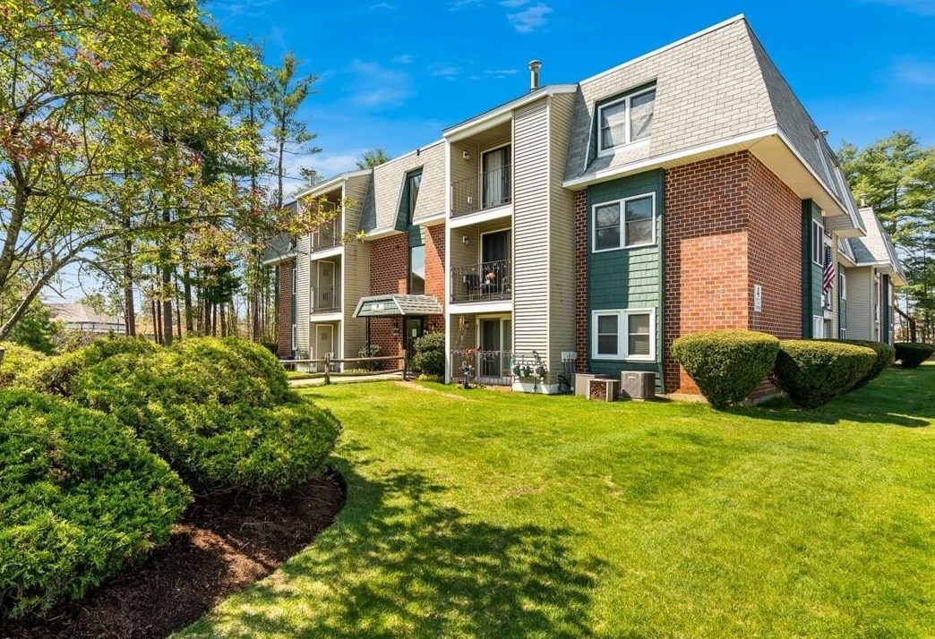 4 Roedean Dr #107, Nashua, NH 03063