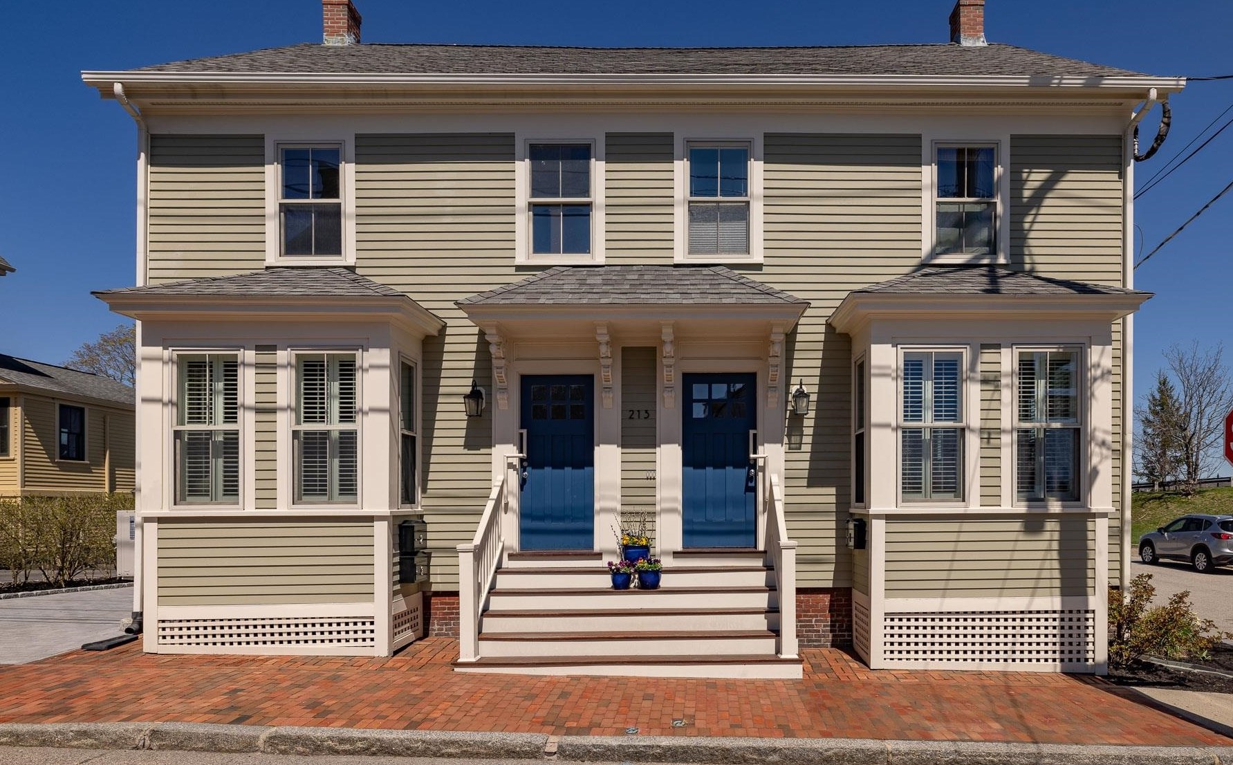 213 Gates St, Portsmouth, NH 03801-4607