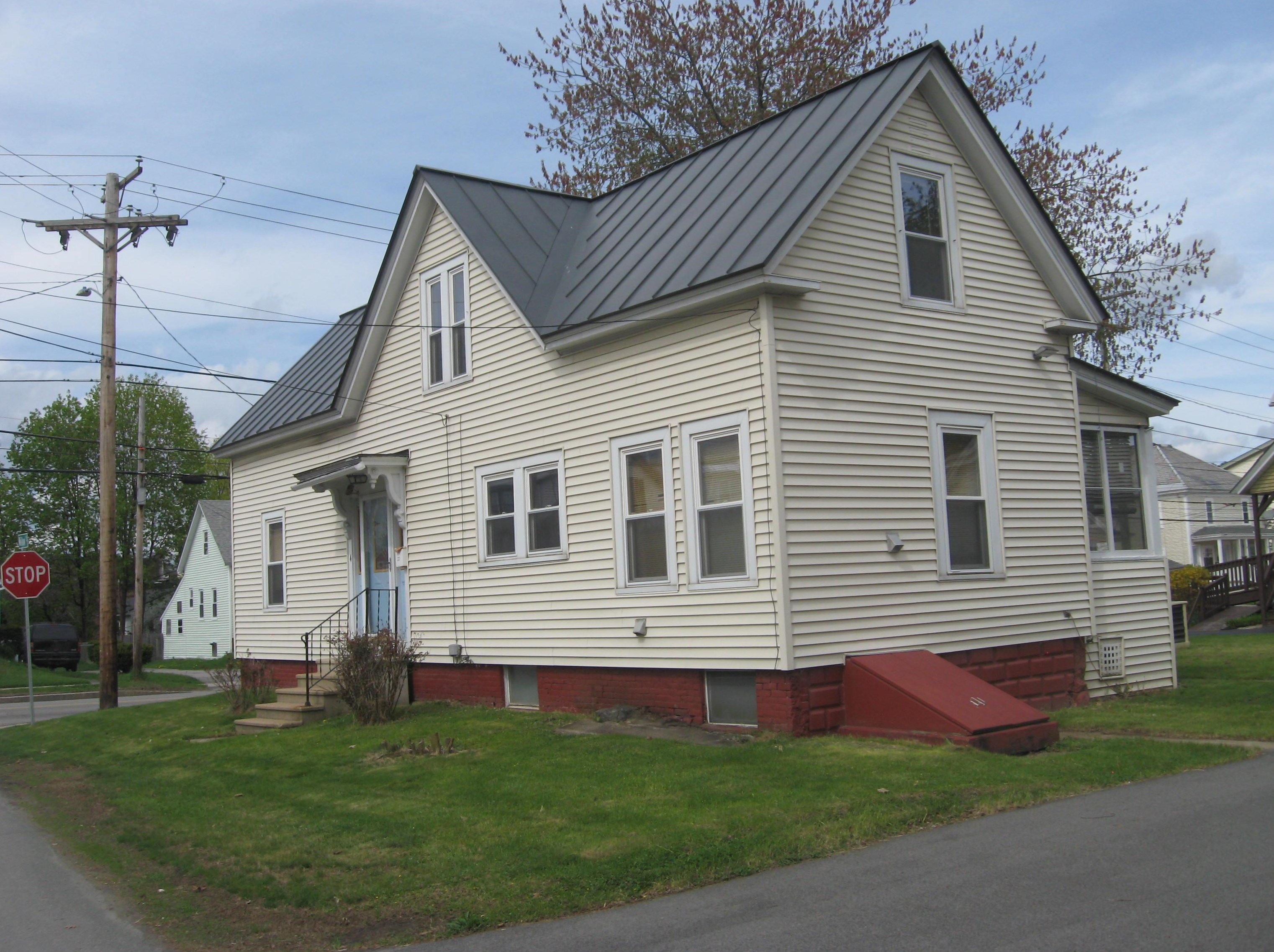 4 Willow St, Keene, NH 03431