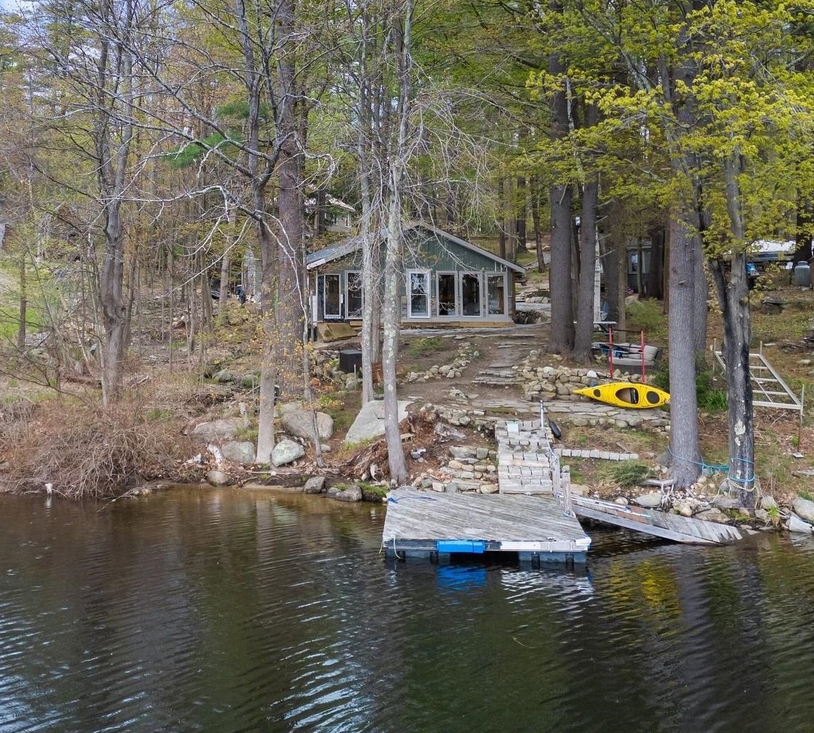 32 Shore Dr, Merrimack, NH 03054
