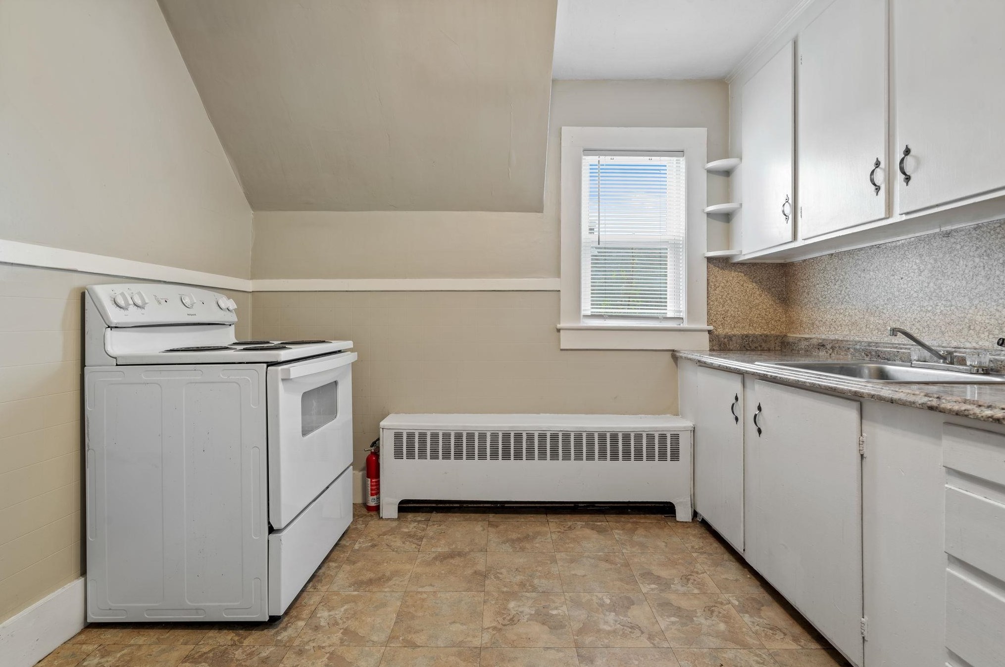 381 Merrimack St, Manchester NH 03103-4724 exterior