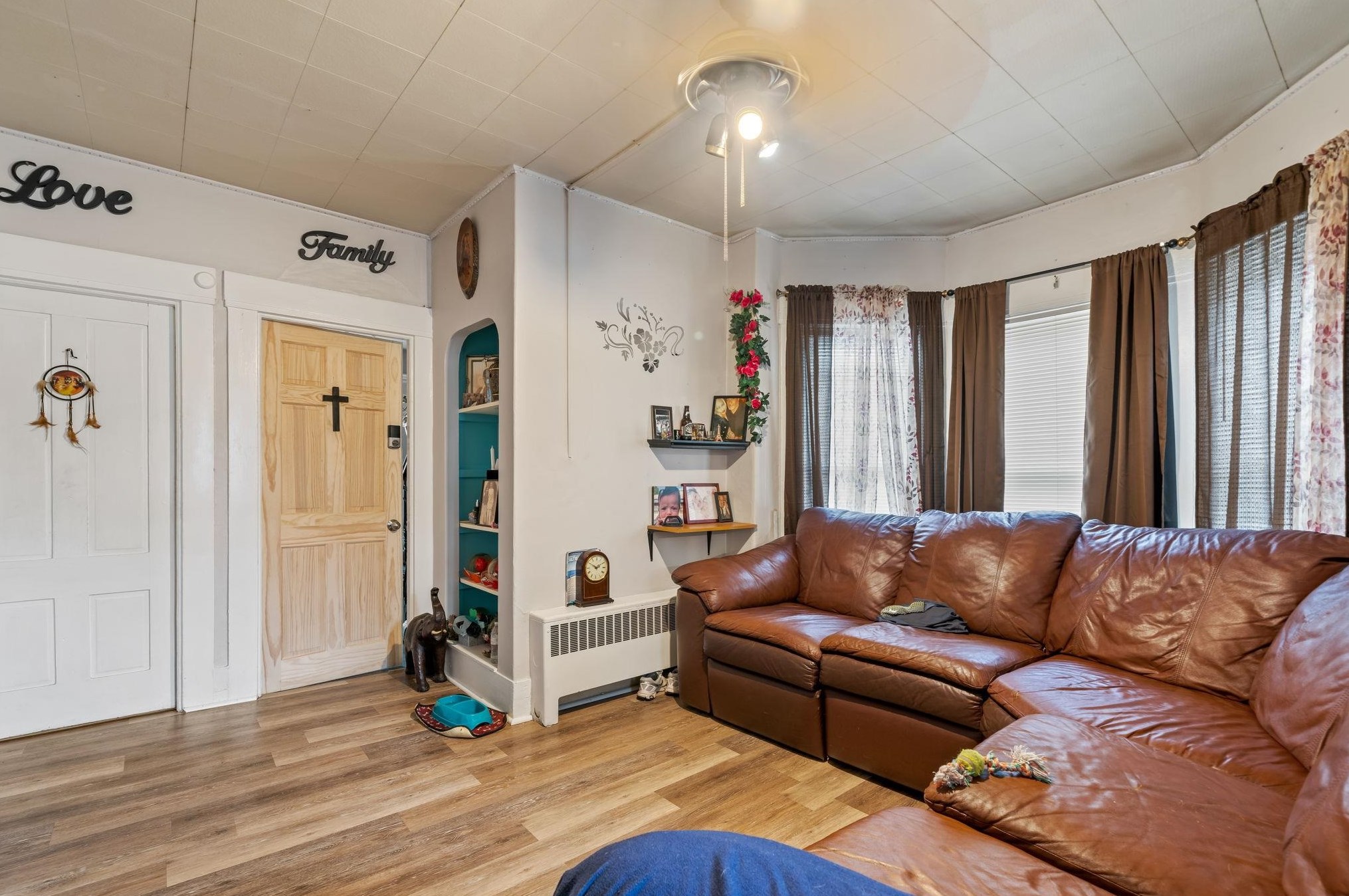 381 Merrimack St, Manchester NH 03103-4724 exterior