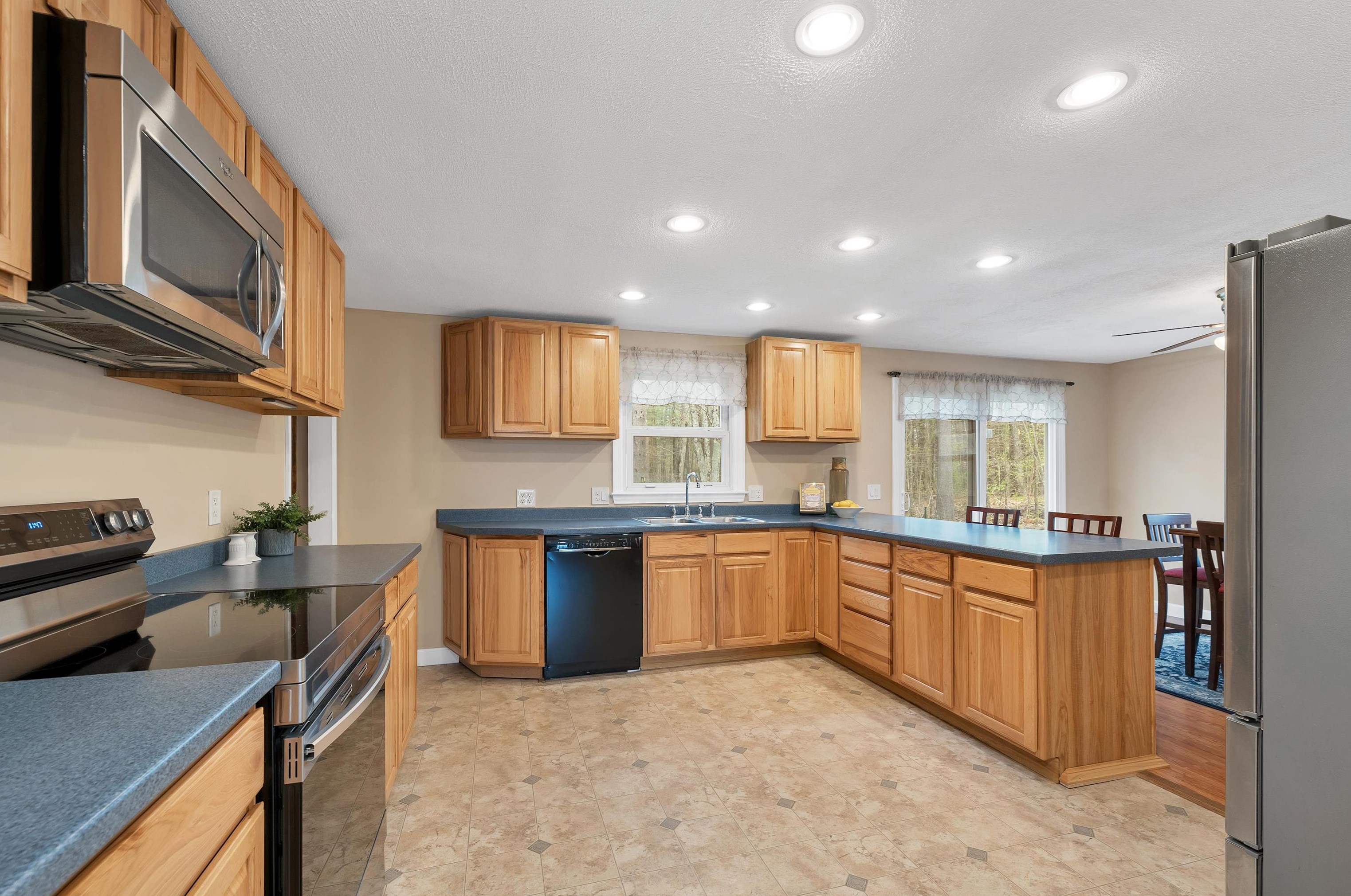 25 Steven Ave, Derry, NH 03038