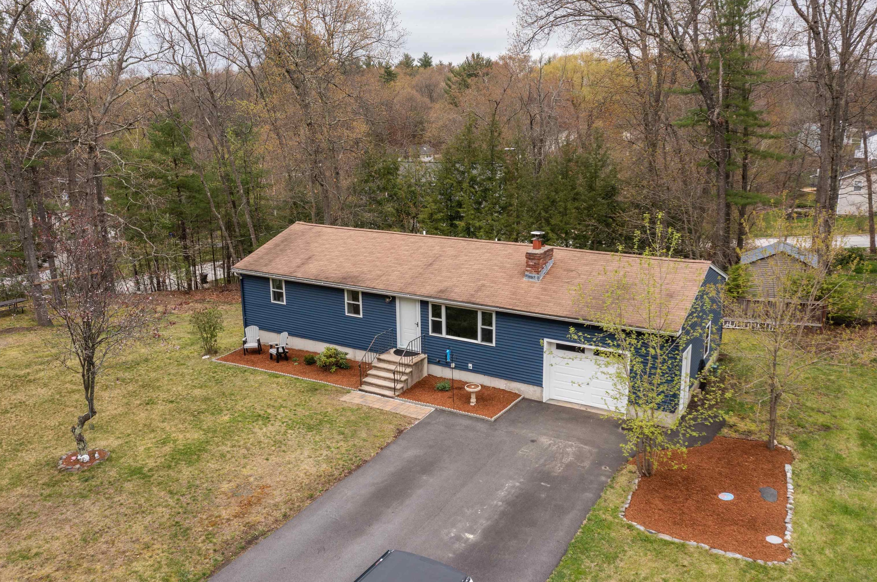 32 Burns Hill Rd, Hudson, NH 03051-4462