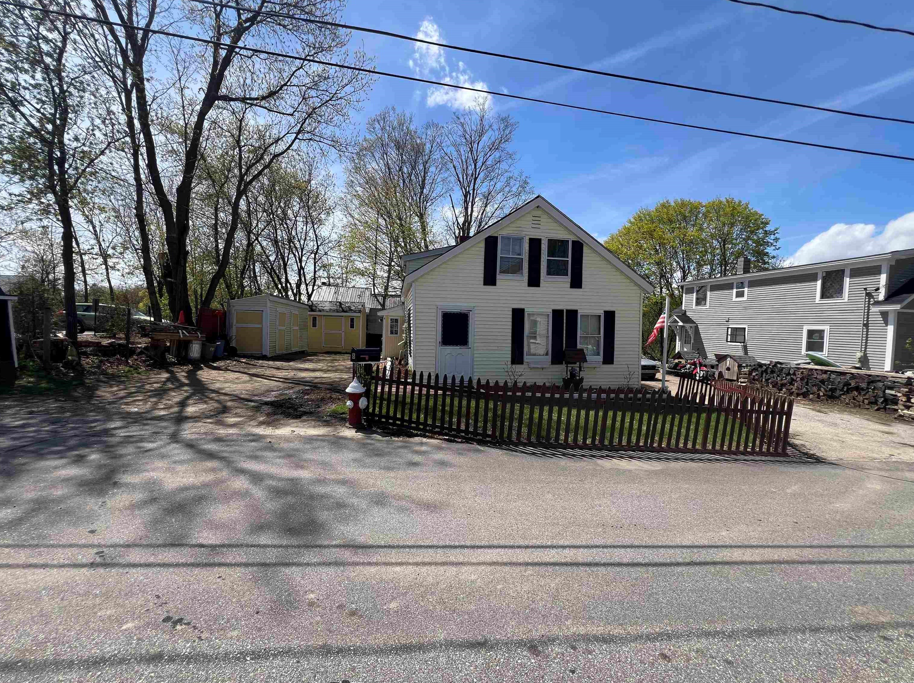 8 Oak St, Barnstead, NH 03218