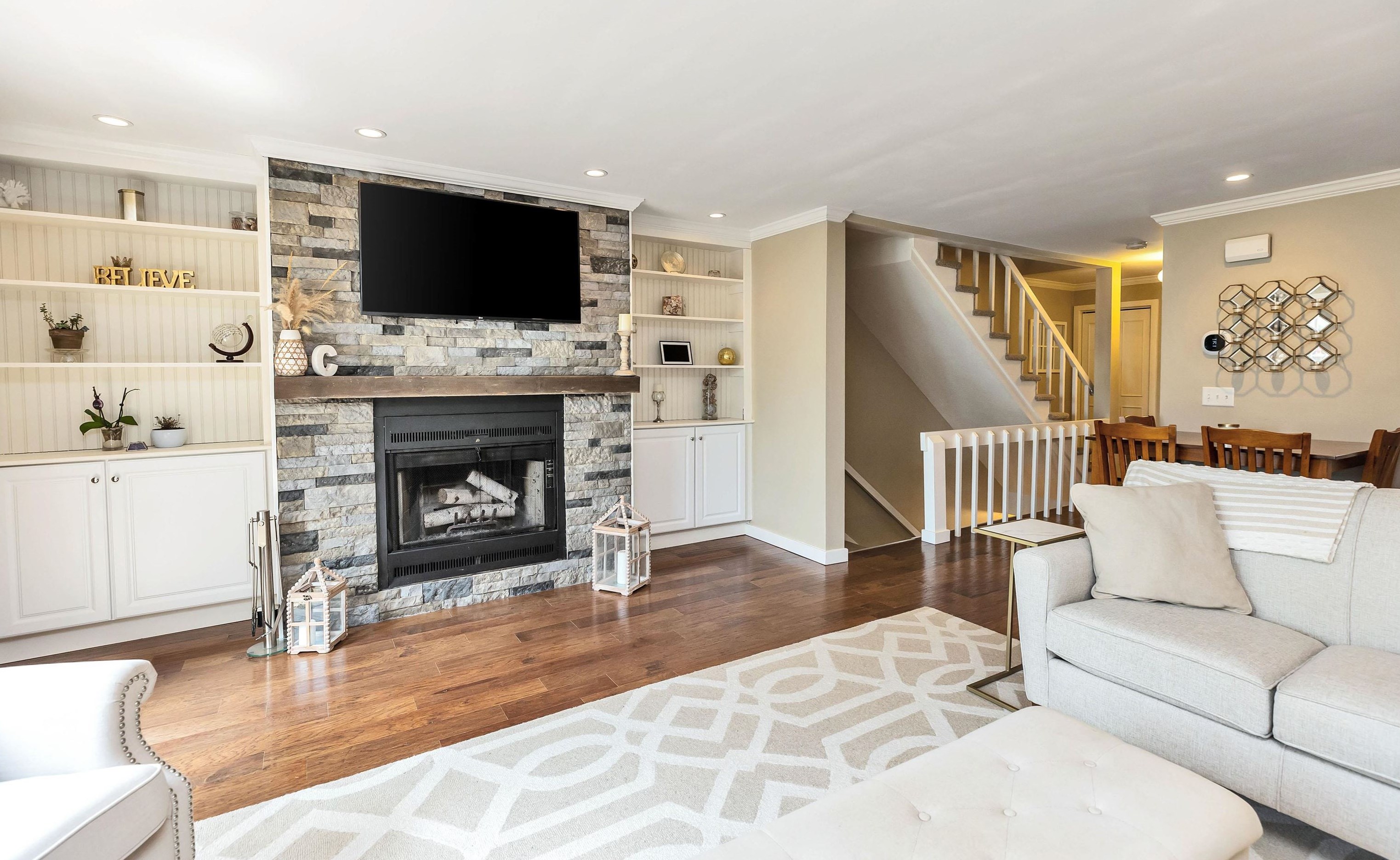 44 Thornhill Rd, Stratham, NH 03885-2554