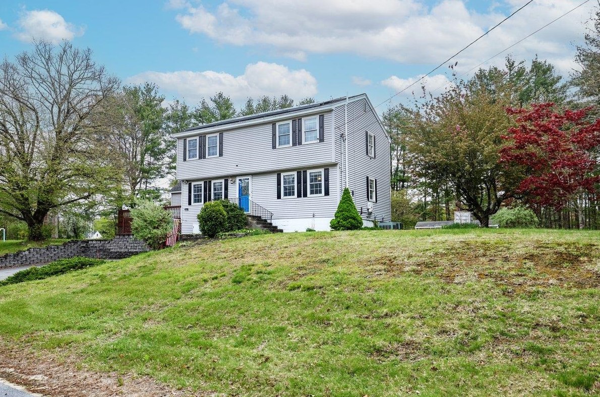 8 Tina Ave, Pelham, NH 03076