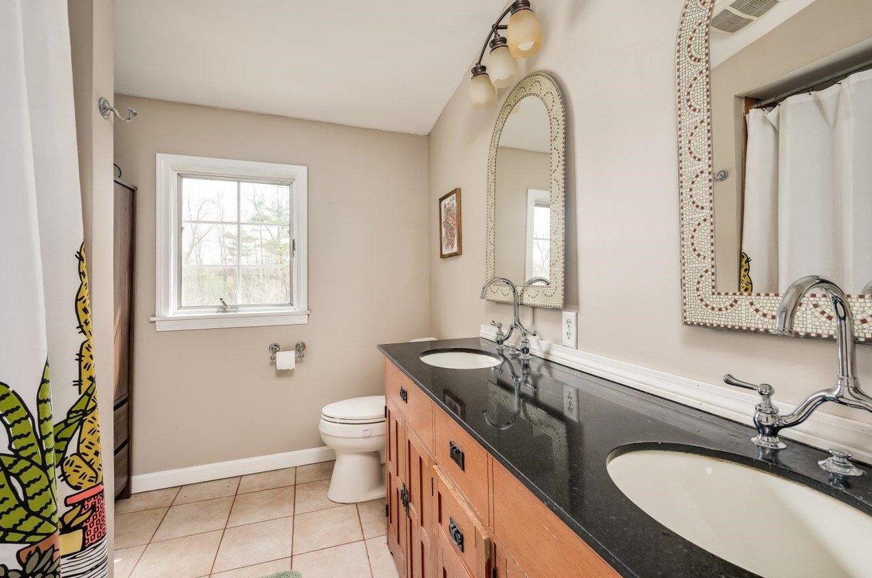 189 Nottingham Sq Rd, Epping NH  03042-1813 exterior