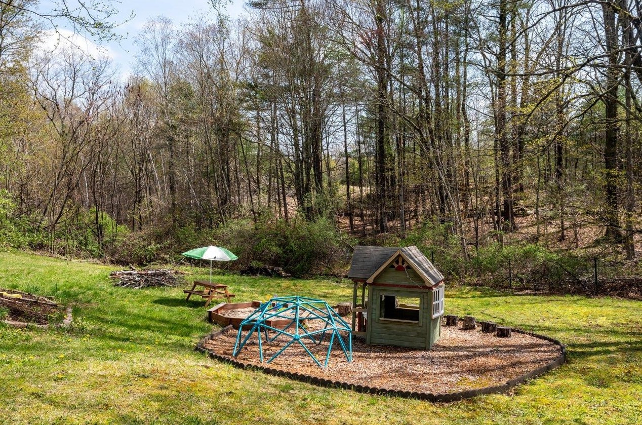 189 Nottingham Sq Rd, Epping NH  03042-1813 exterior