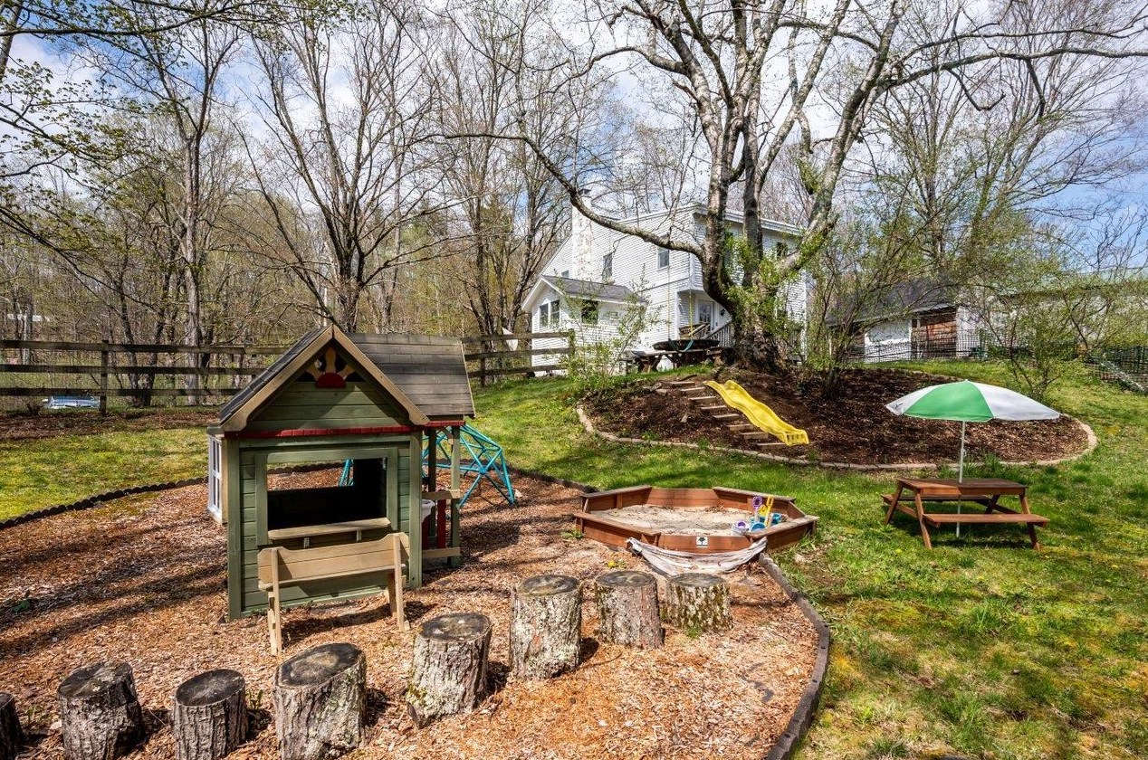 189 Nottingham Sq Rd, Epping NH  03042-1813 exterior