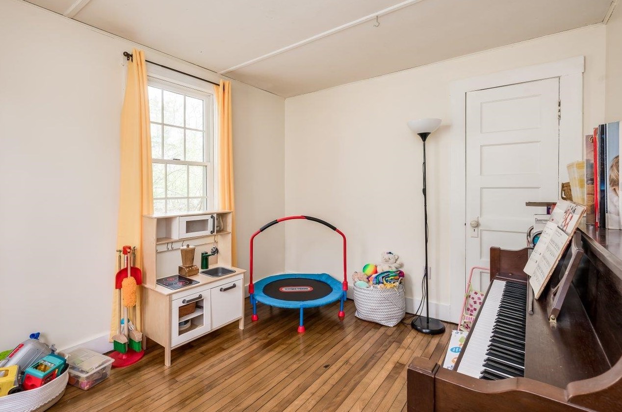 189 Nottingham Sq Rd, Epping NH  03042-1813 exterior