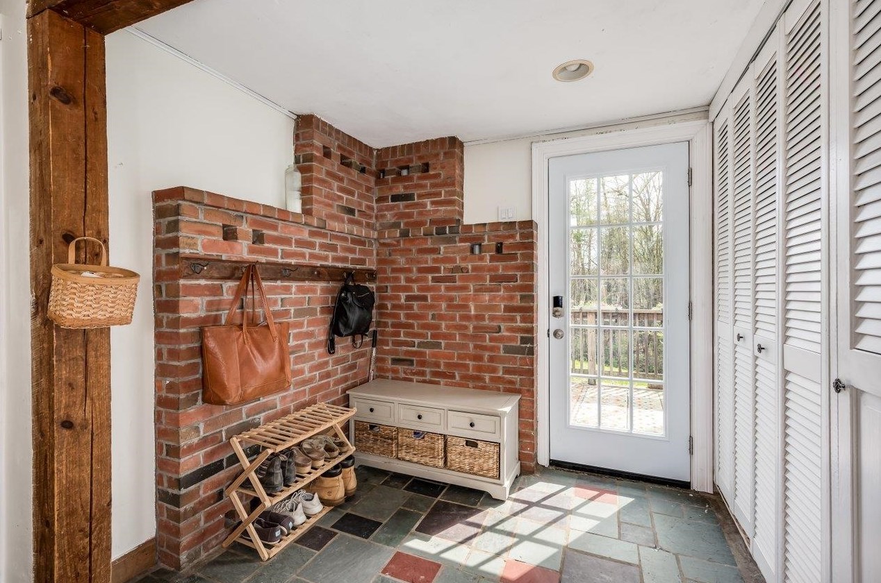 189 Nottingham Sq Rd, Epping NH  03042-1813 exterior