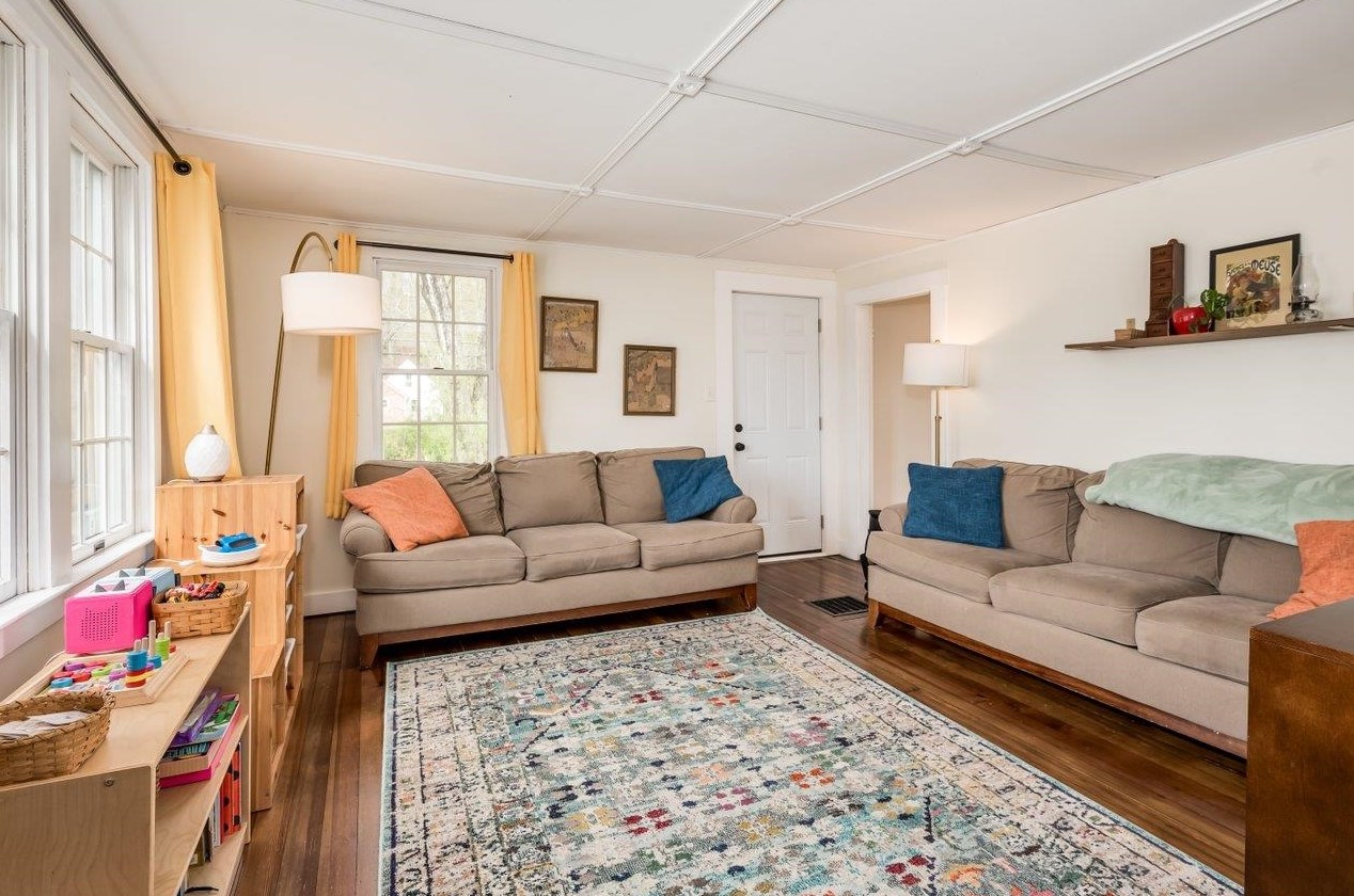 189 Nottingham Sq Rd, Epping NH  03042-1813 exterior