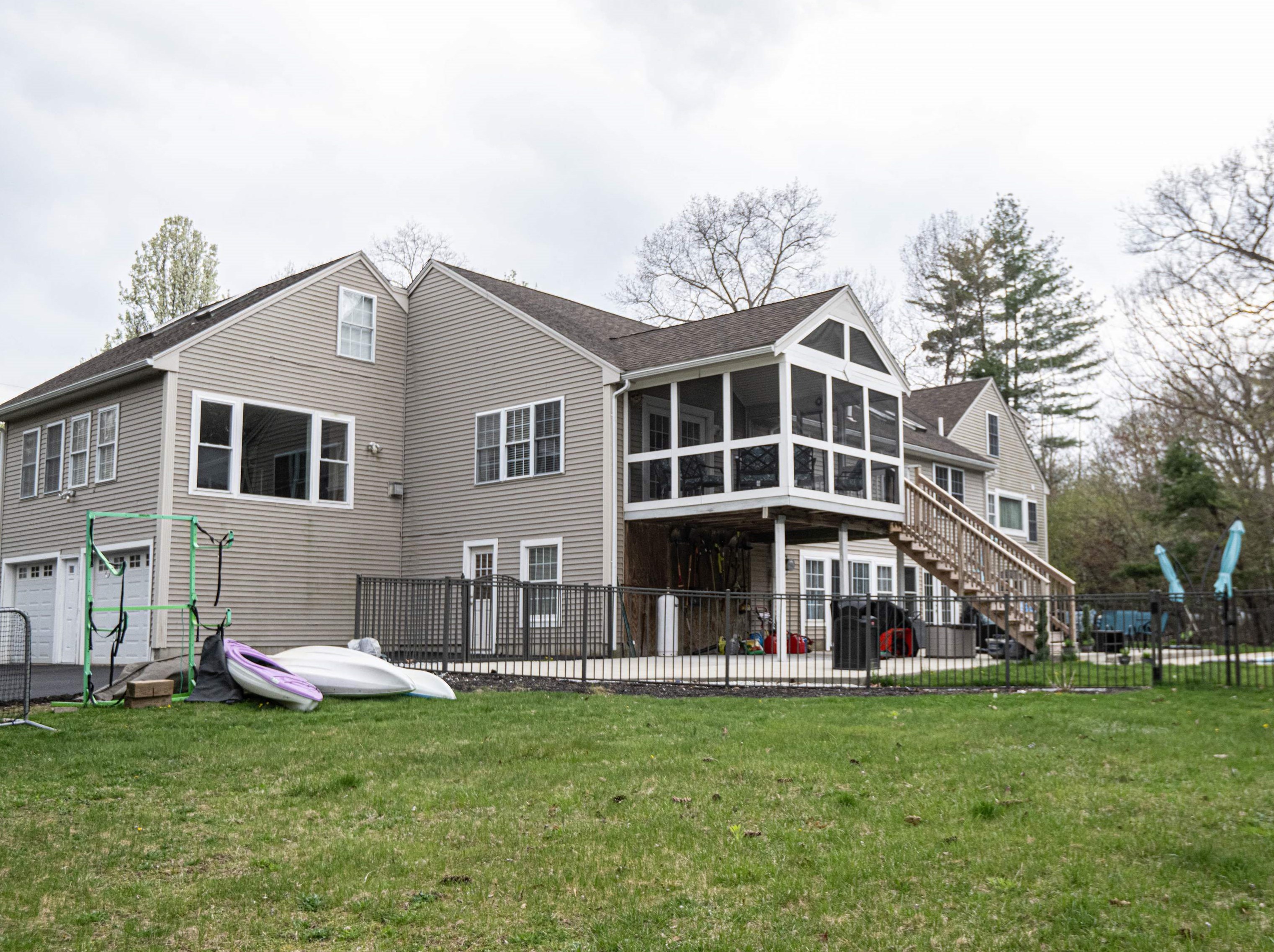 5 Williamine Dr, Newton, NH 03858-4011
