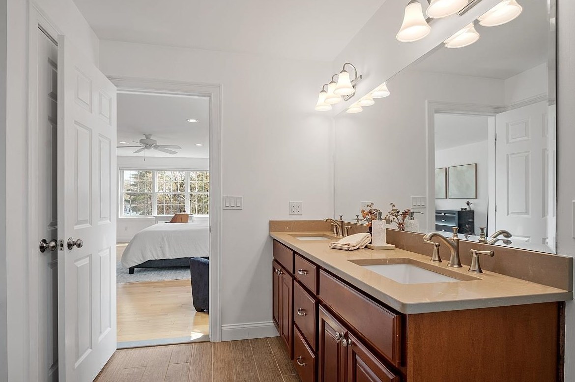 311 Shr Dr, Salem NH  03079-1318 exterior