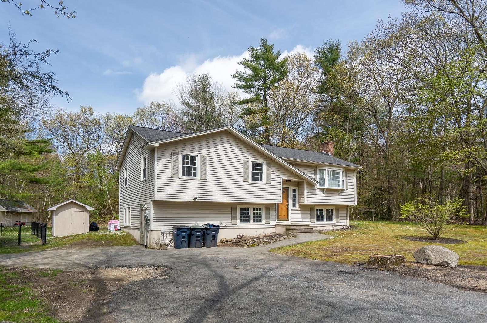 17 Park St, Windham, NH 03087