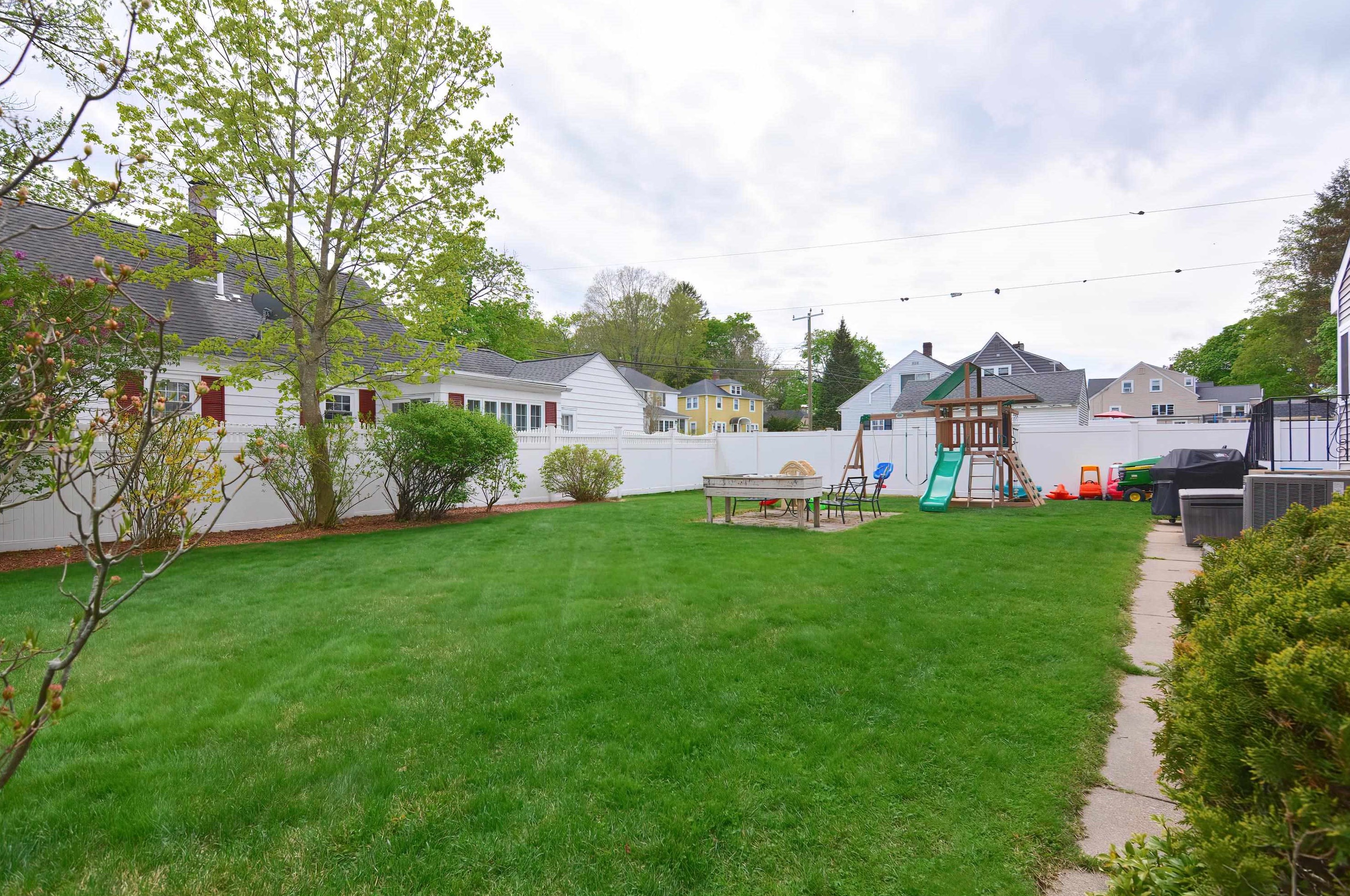 21 Fifield St, Nashua NH 03060-5177 exterior