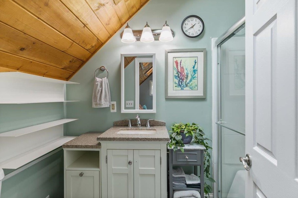 273 Main St, Danville NH  03819-3233 exterior