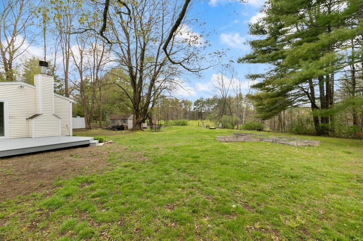 273 Main St, Danville NH  03819-3233 exterior