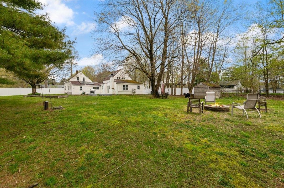 273 Main St, Danville NH  03819-3233 exterior