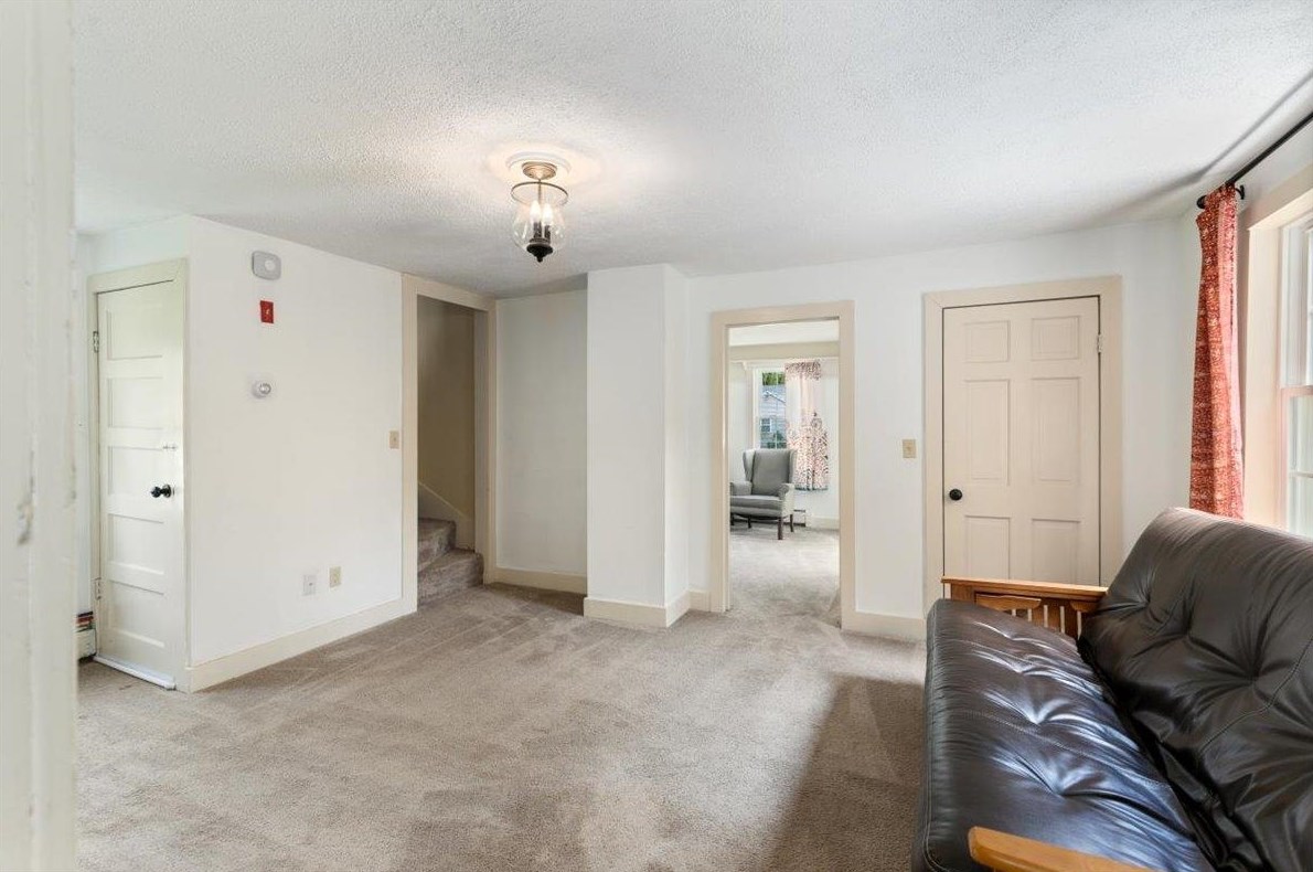 273 Main St, Danville NH  03819-3233 exterior