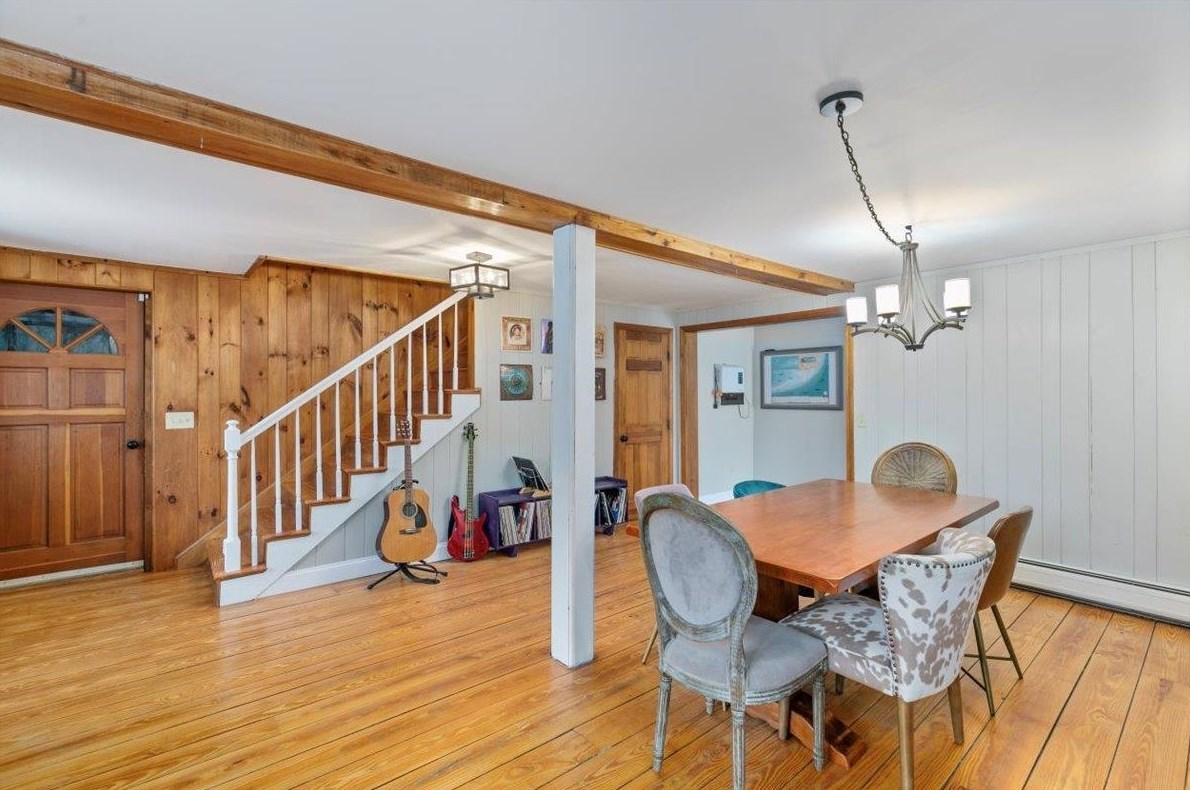 273 Main St, Danville NH  03819-3233 exterior