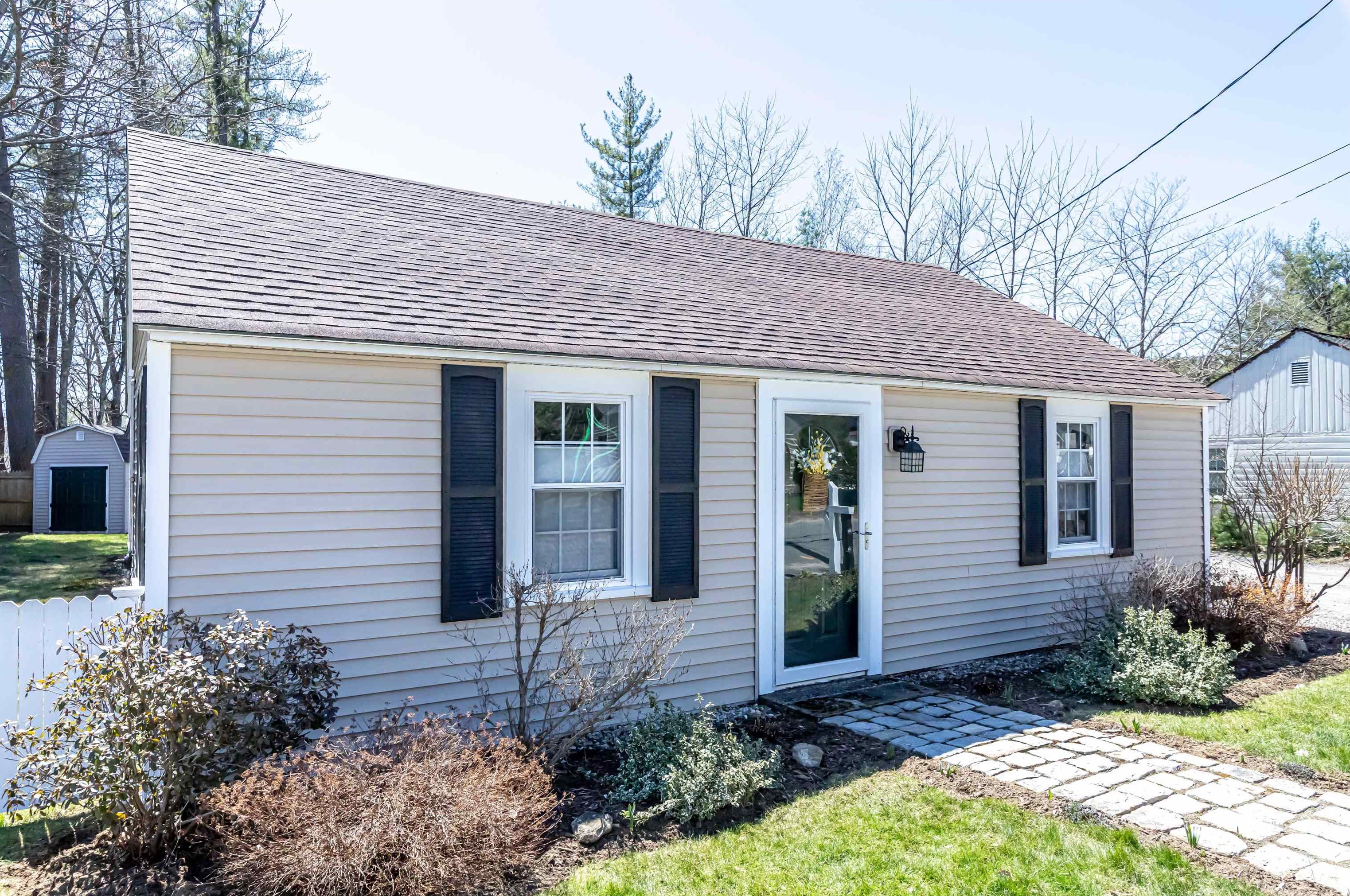 54 Circle Dr, Meredith NH  03253-6304 exterior