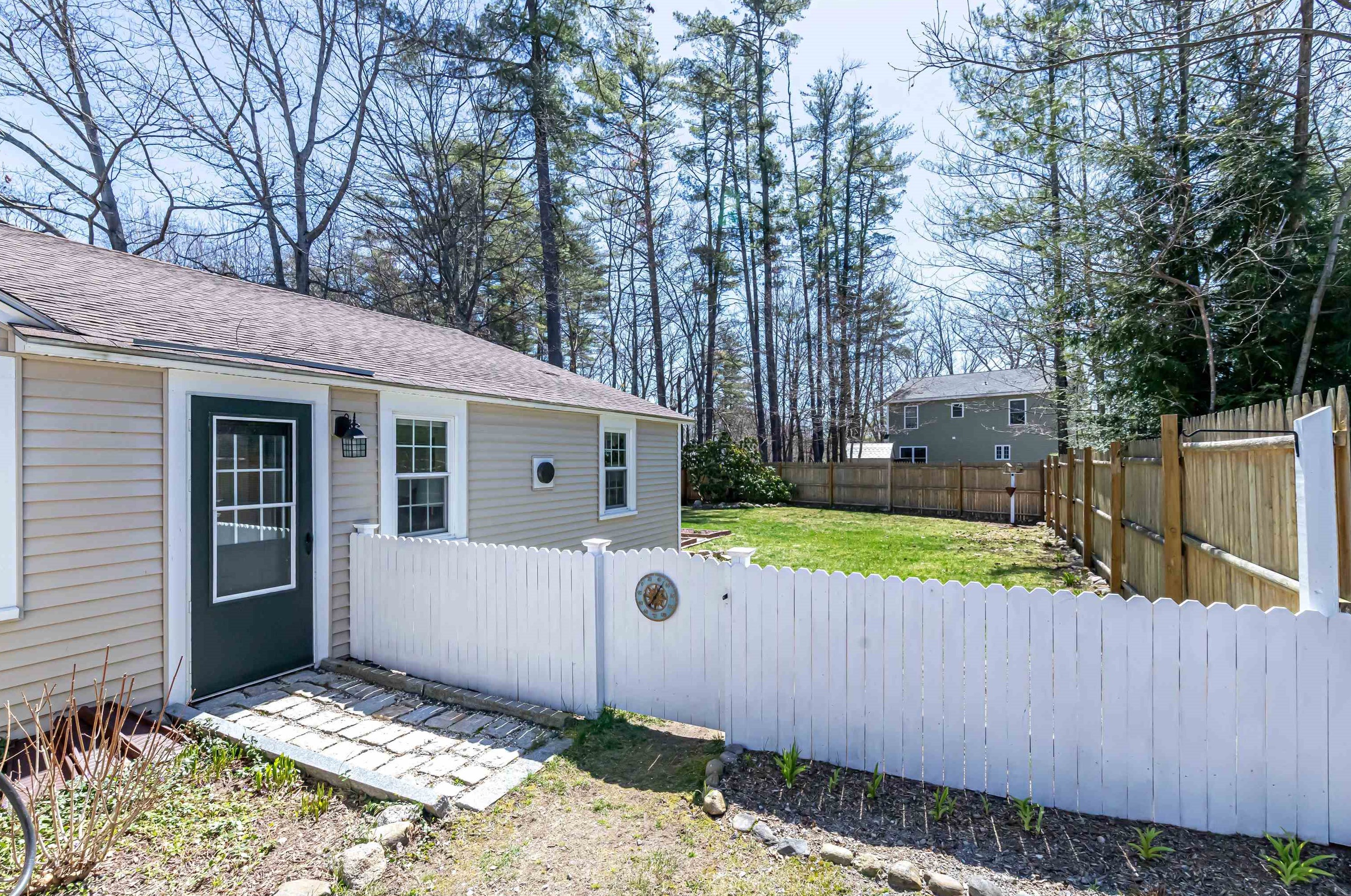 54 Circle Dr, Meredith NH  03253-6304 exterior