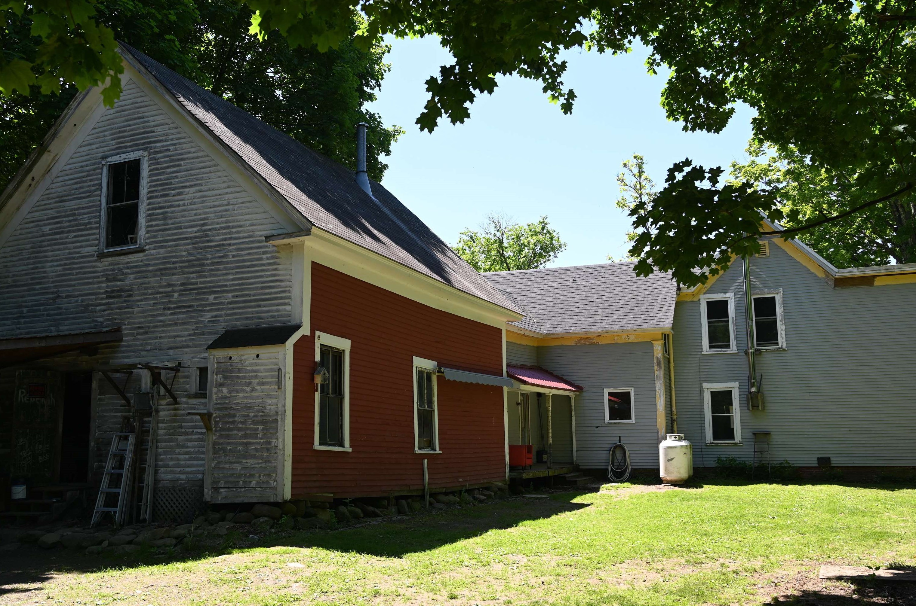 32 Berry Ave, Pittsfield NH 03263-3400 exterior