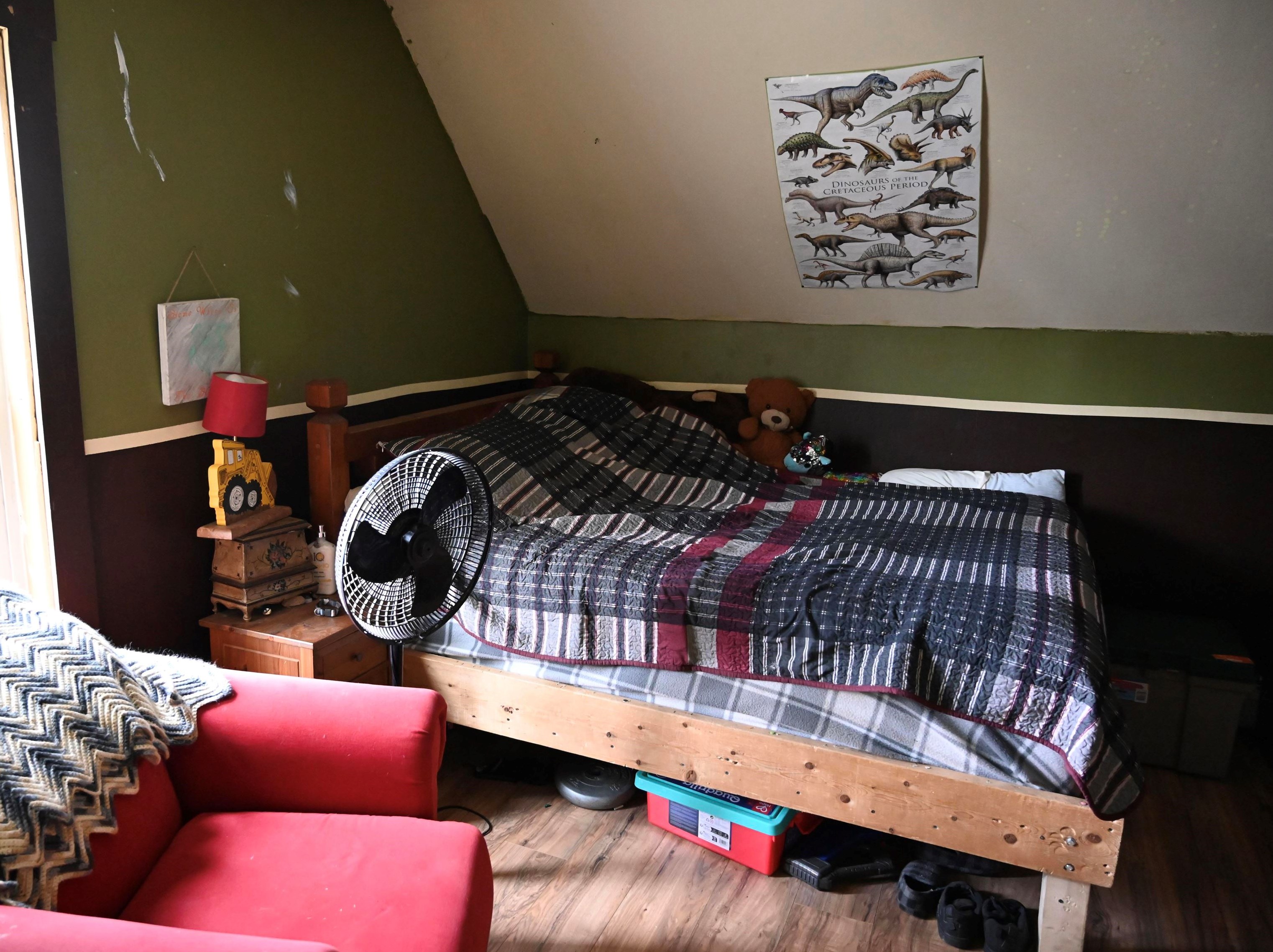 32 Berry Ave, Pittsfield NH 03263-3400 exterior