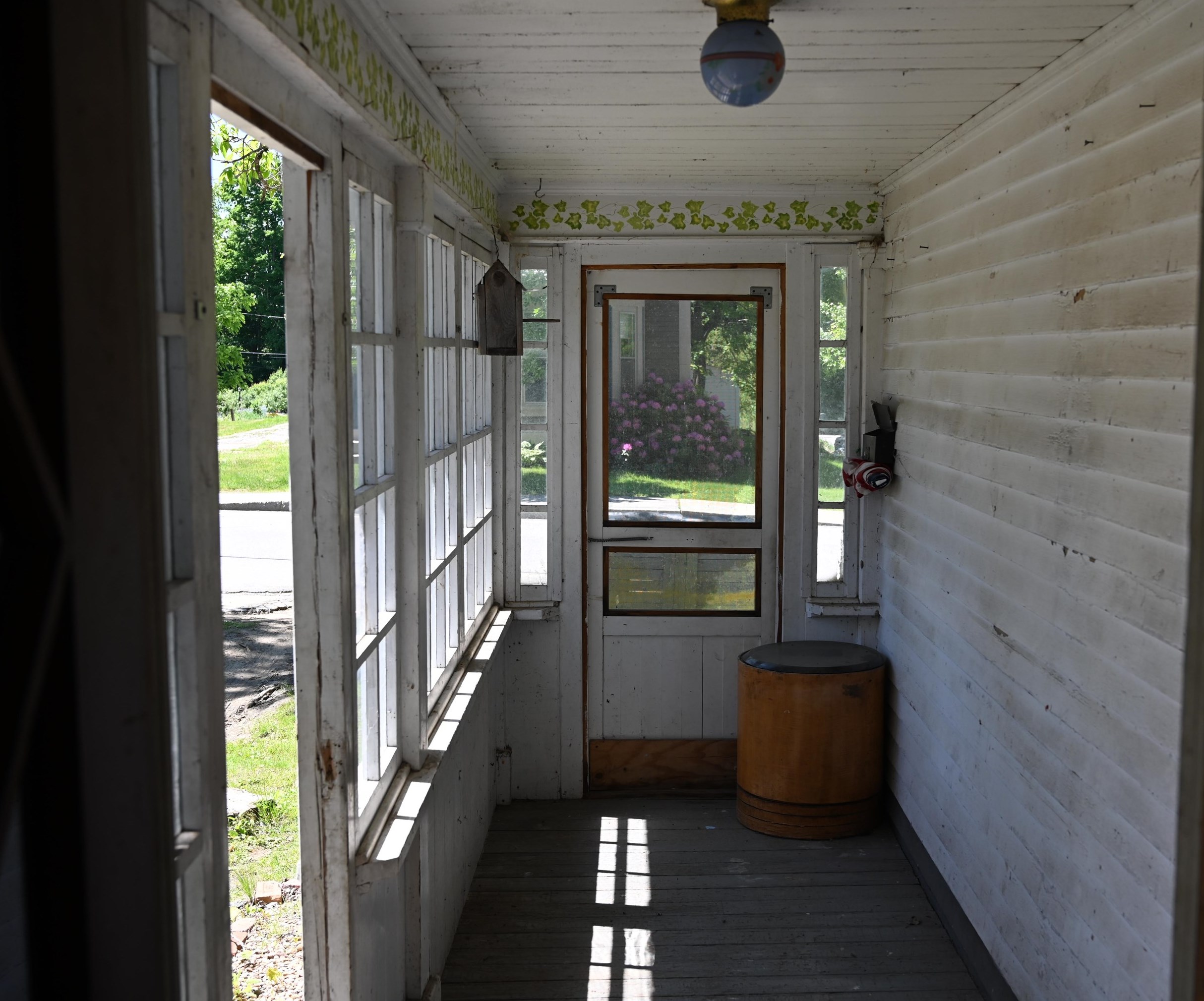 32 Berry Ave, Pittsfield NH 03263-3400 exterior