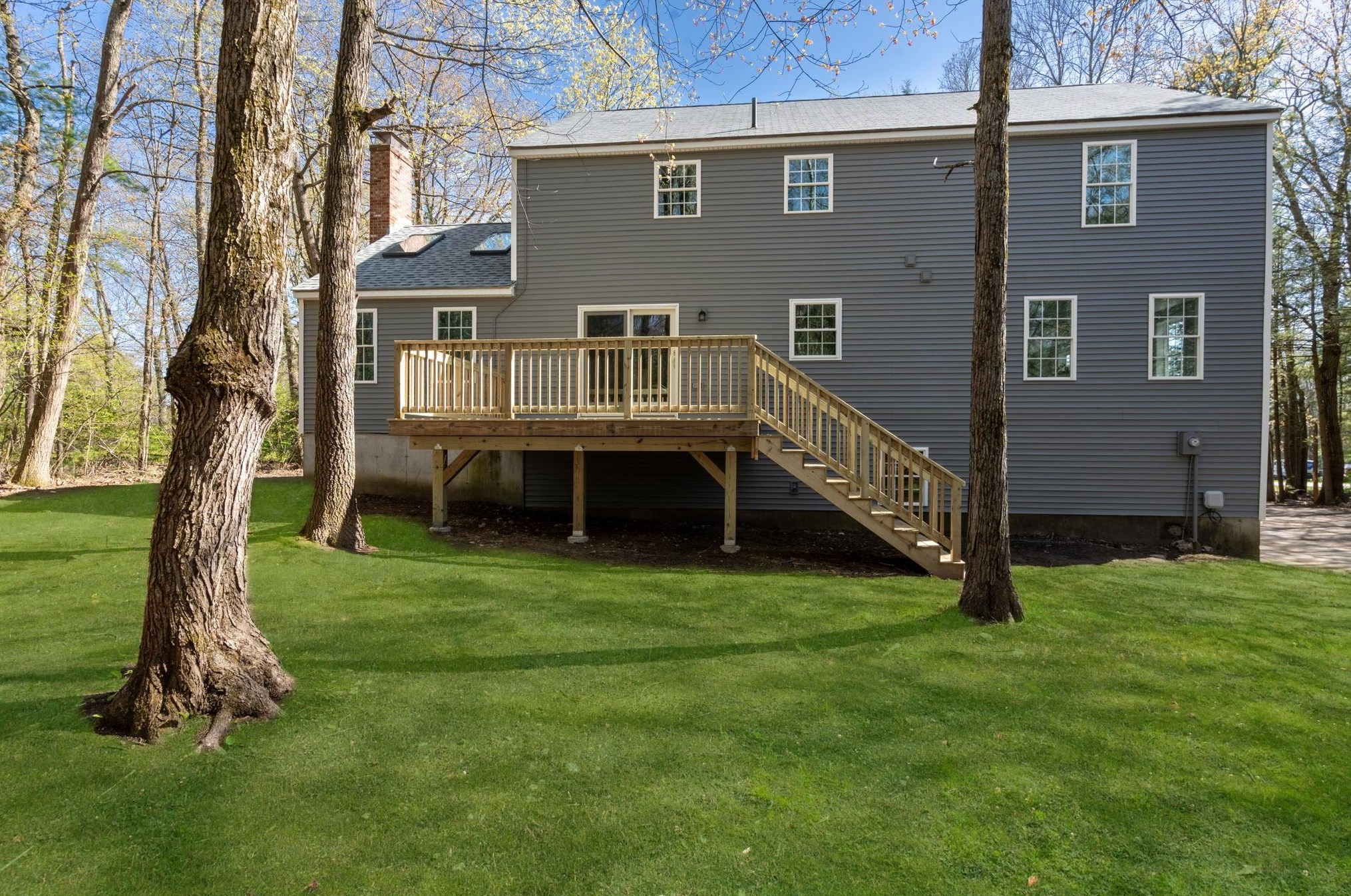 7 Donmac Dr, Derry, NH 03038