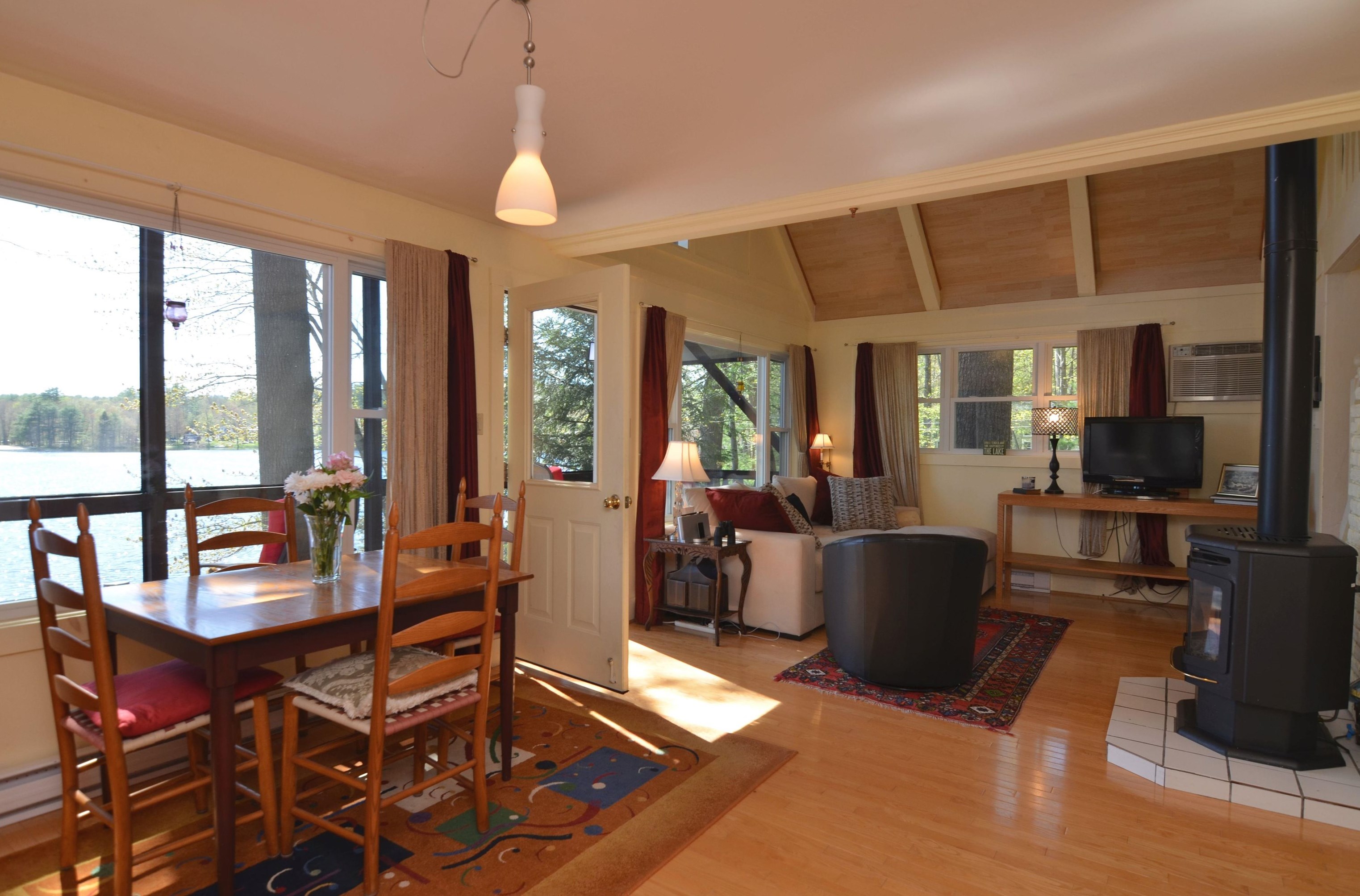19 Hummingbird Ln, Hillsboro, NH 03244-5029