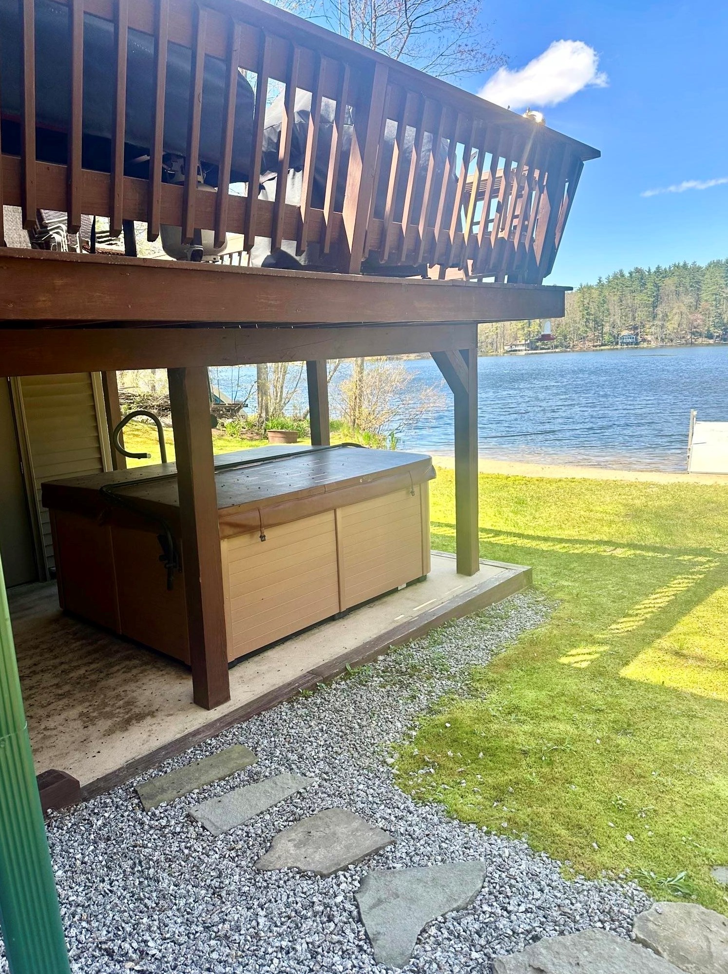 283 Rolfe Pond Dr, Hopkinton NH 03229-3375 exterior